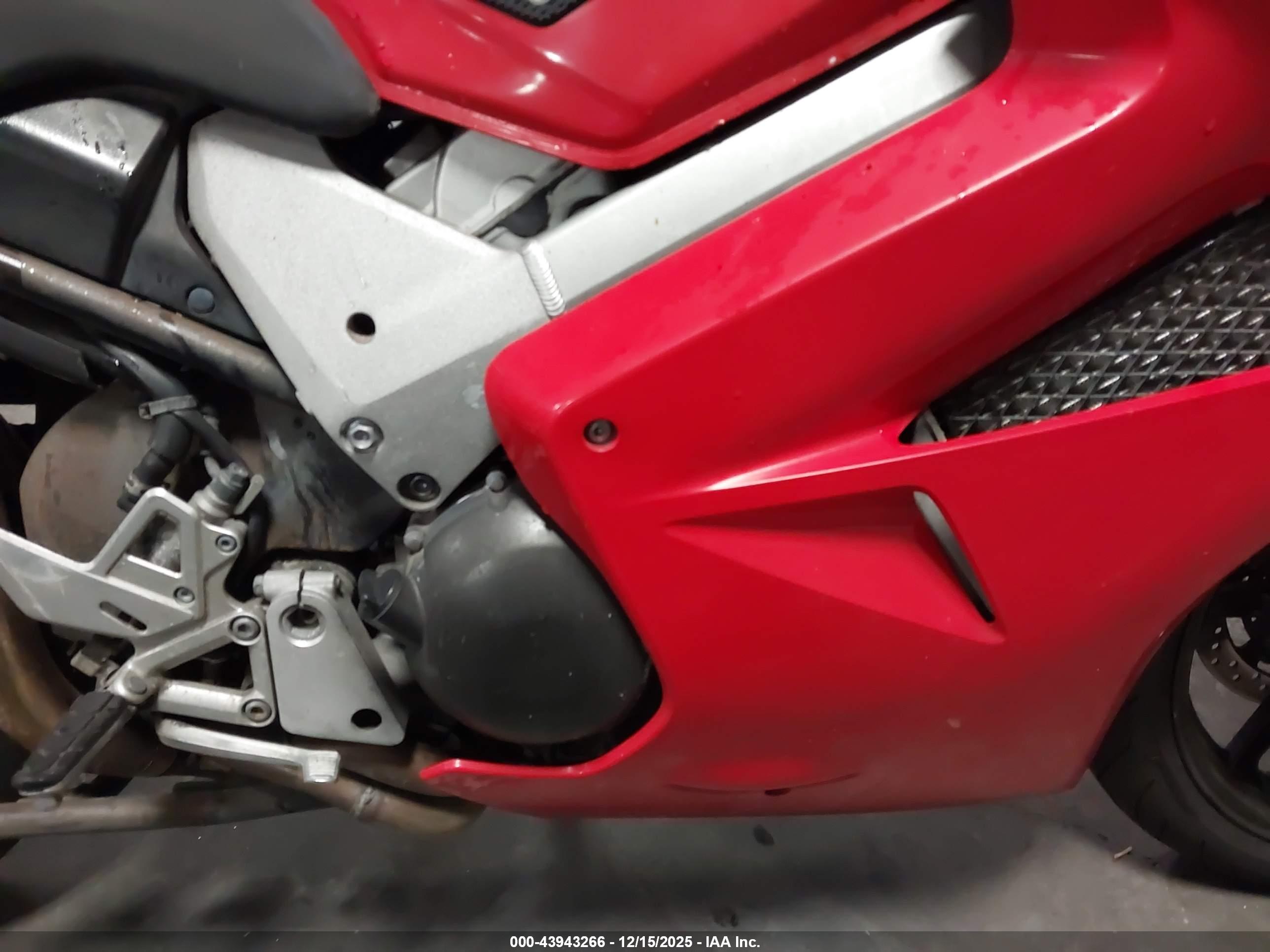 HONDA VFR800 image 8