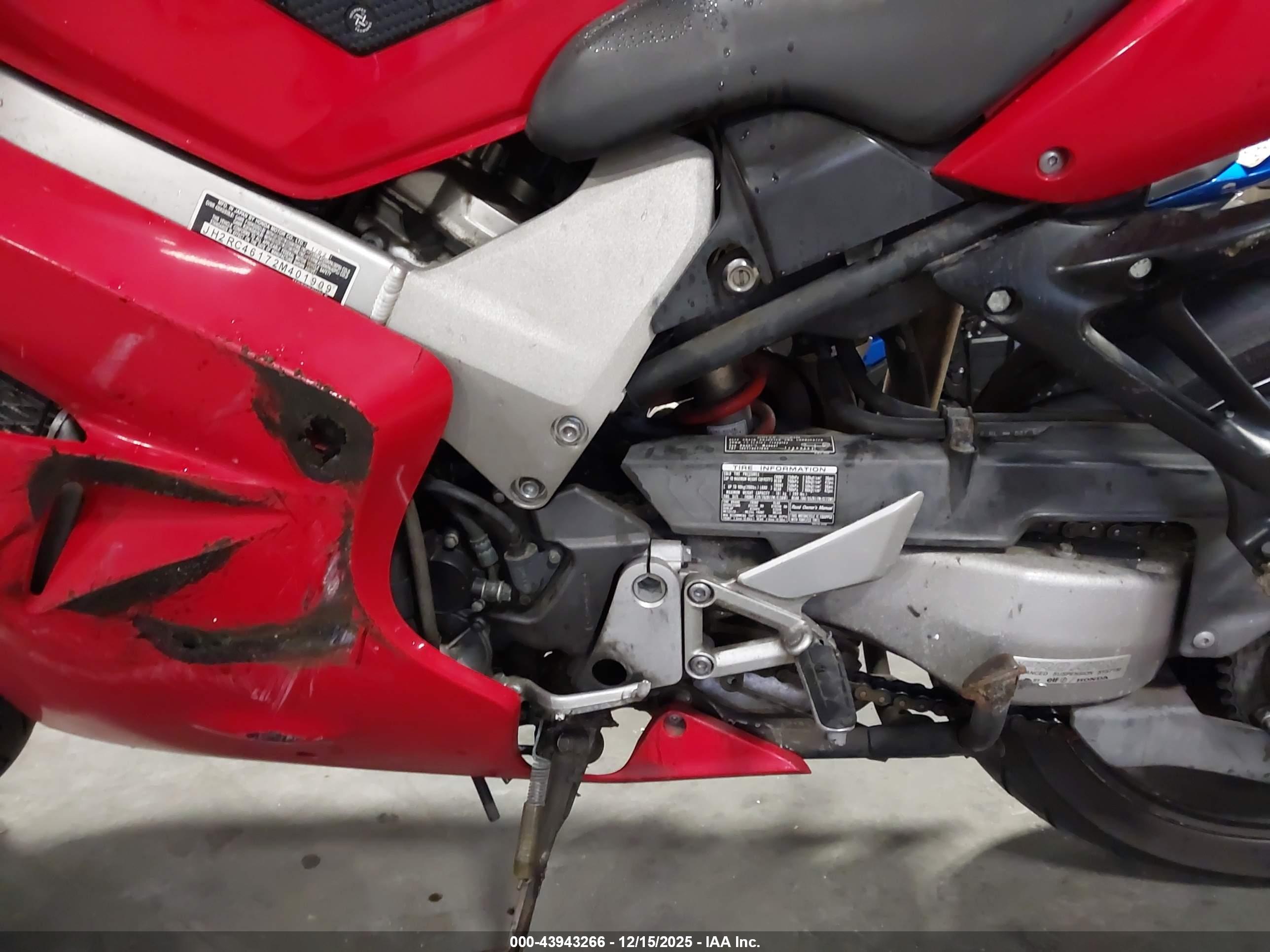 HONDA VFR800 image 9
