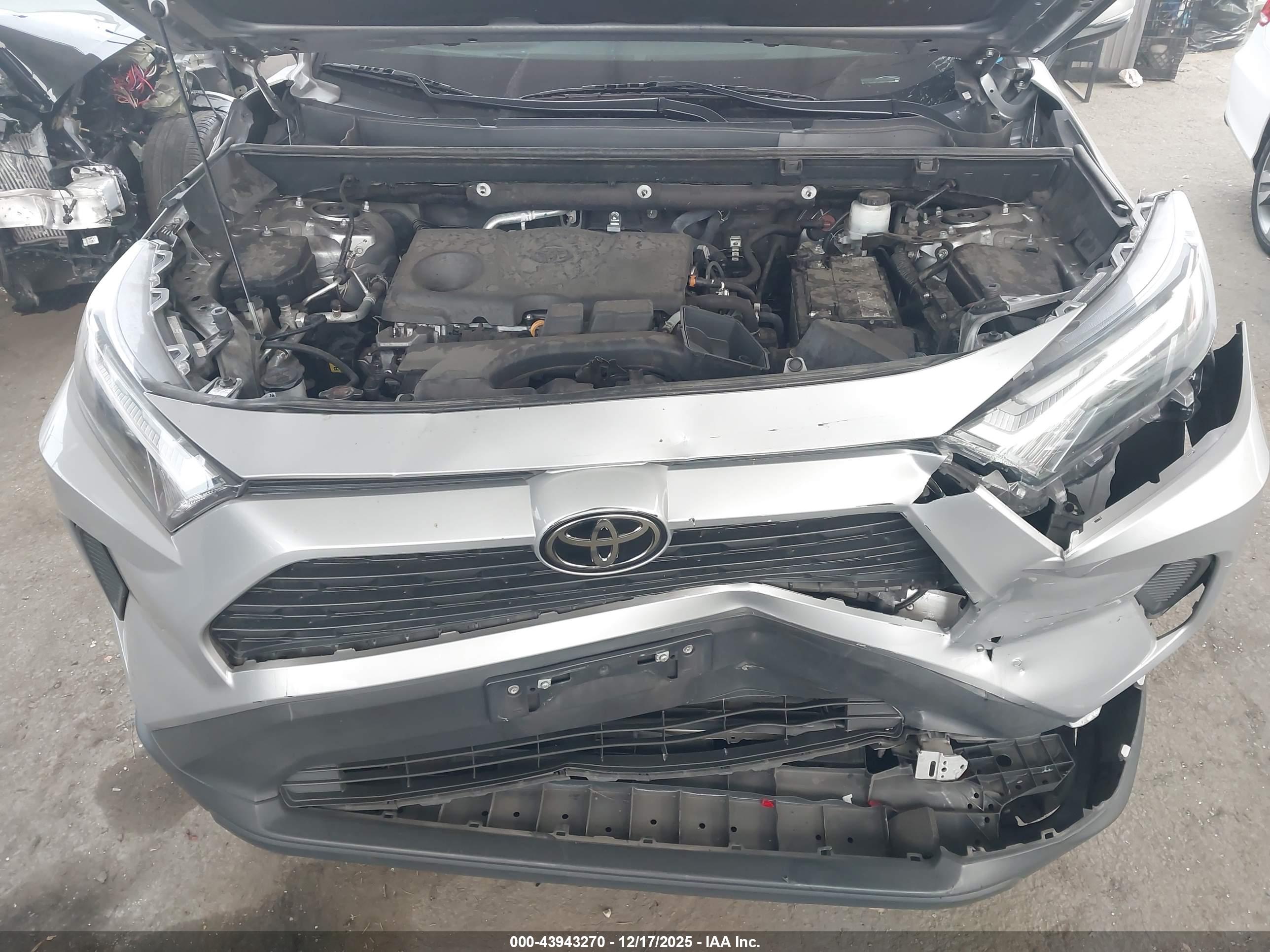 TOYOTA RAV4 image 10