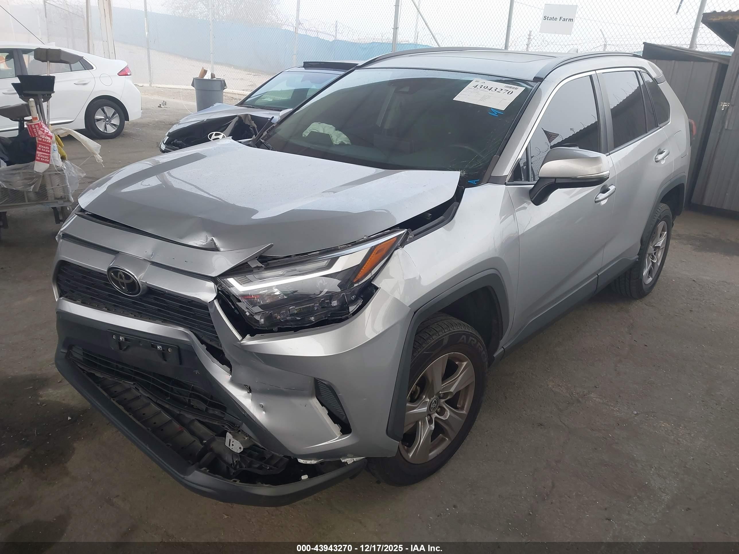 TOYOTA RAV4 image 2