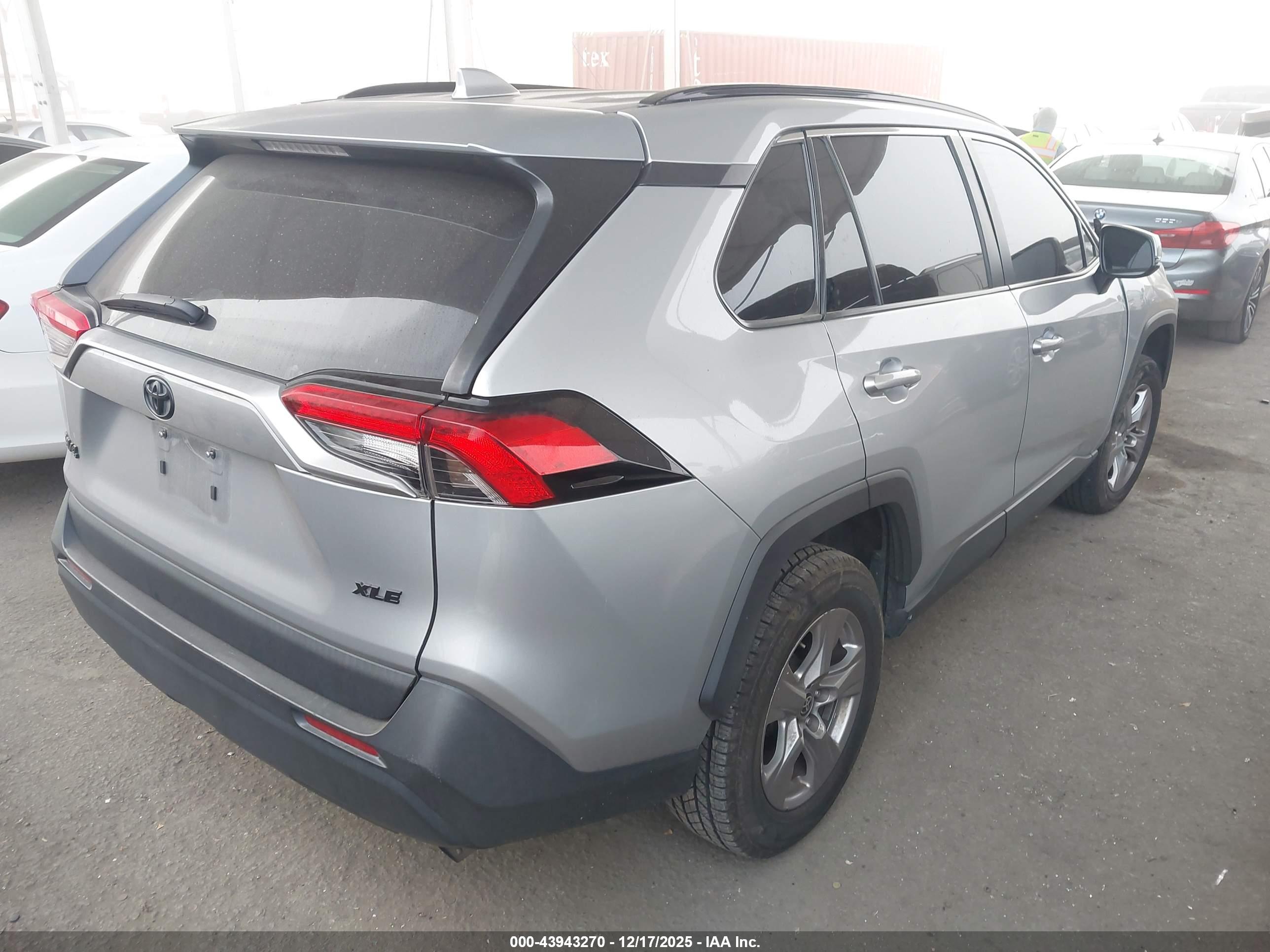 TOYOTA RAV4 image 4