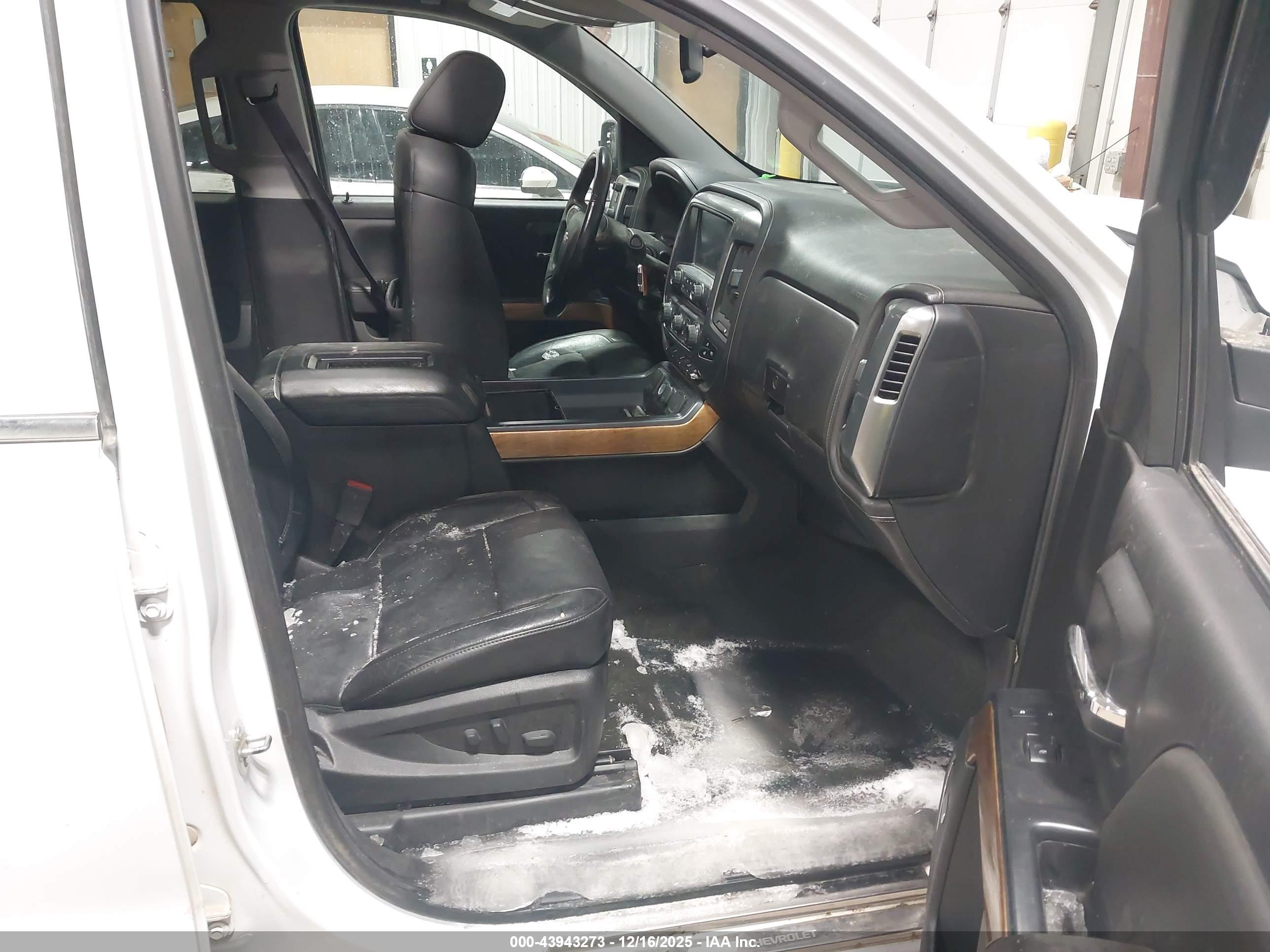 CHEVROLET SILVERADO image 5