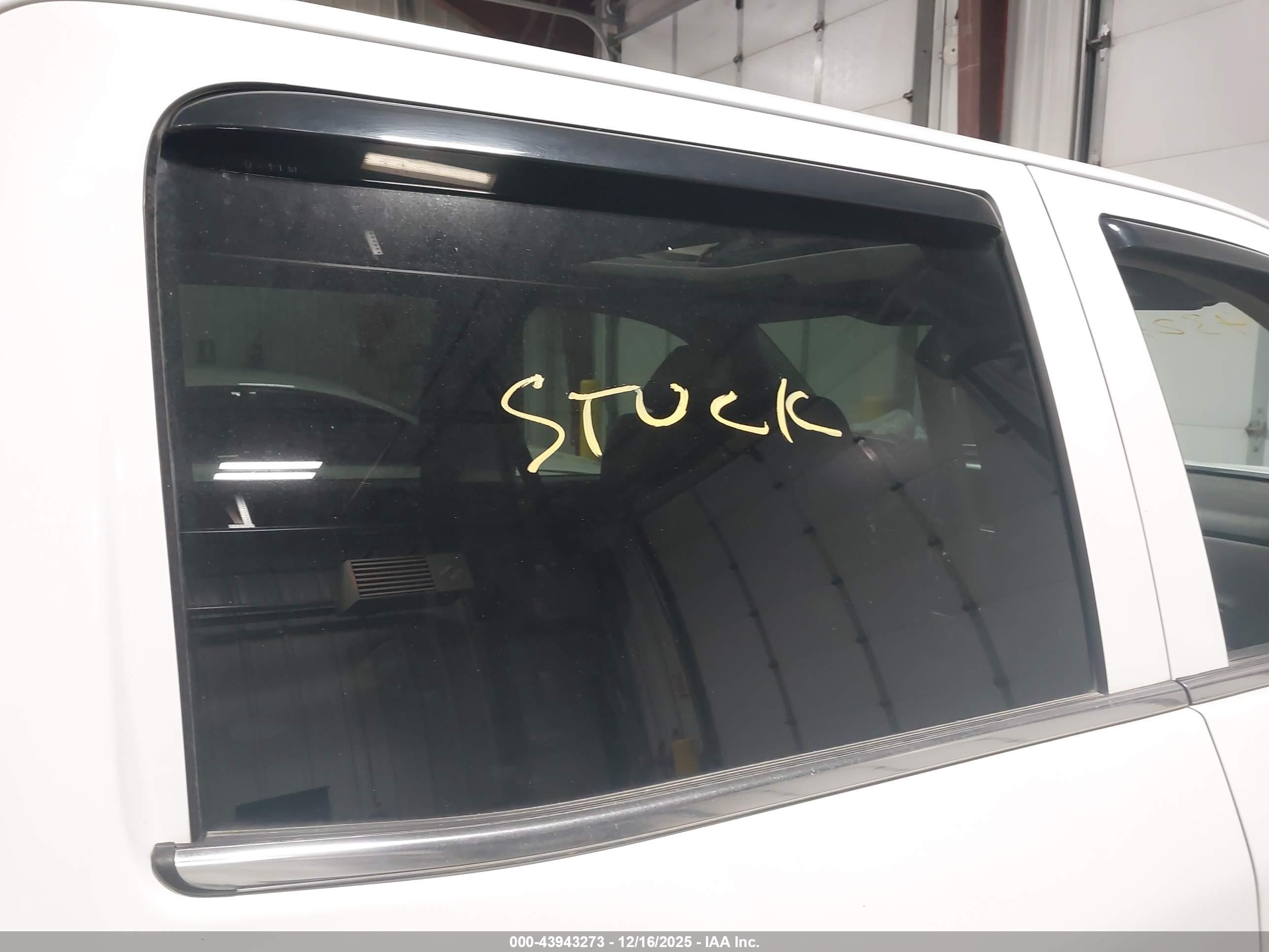 CHEVROLET SILVERADO image 8