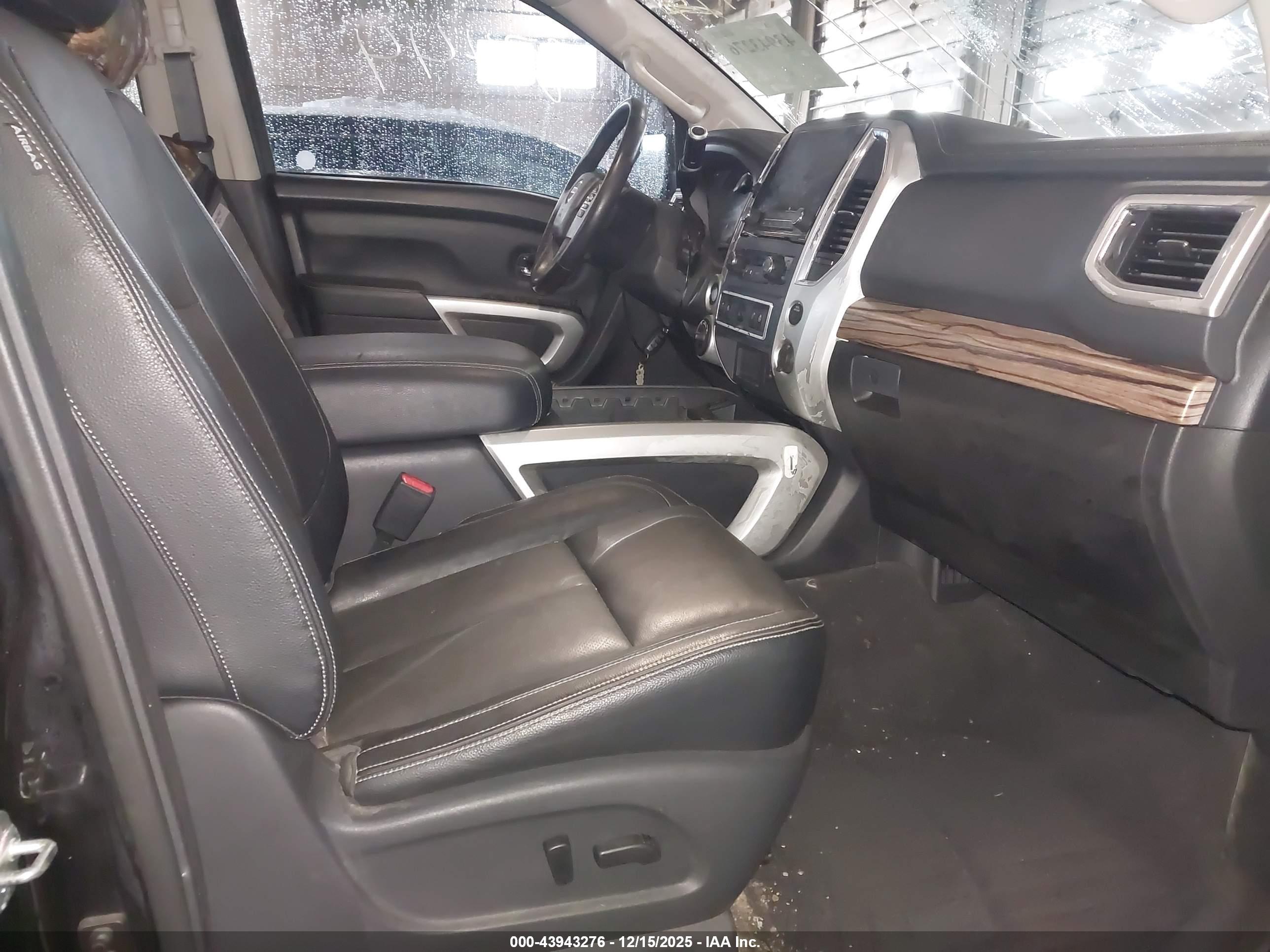 NISSAN TITAN image 5