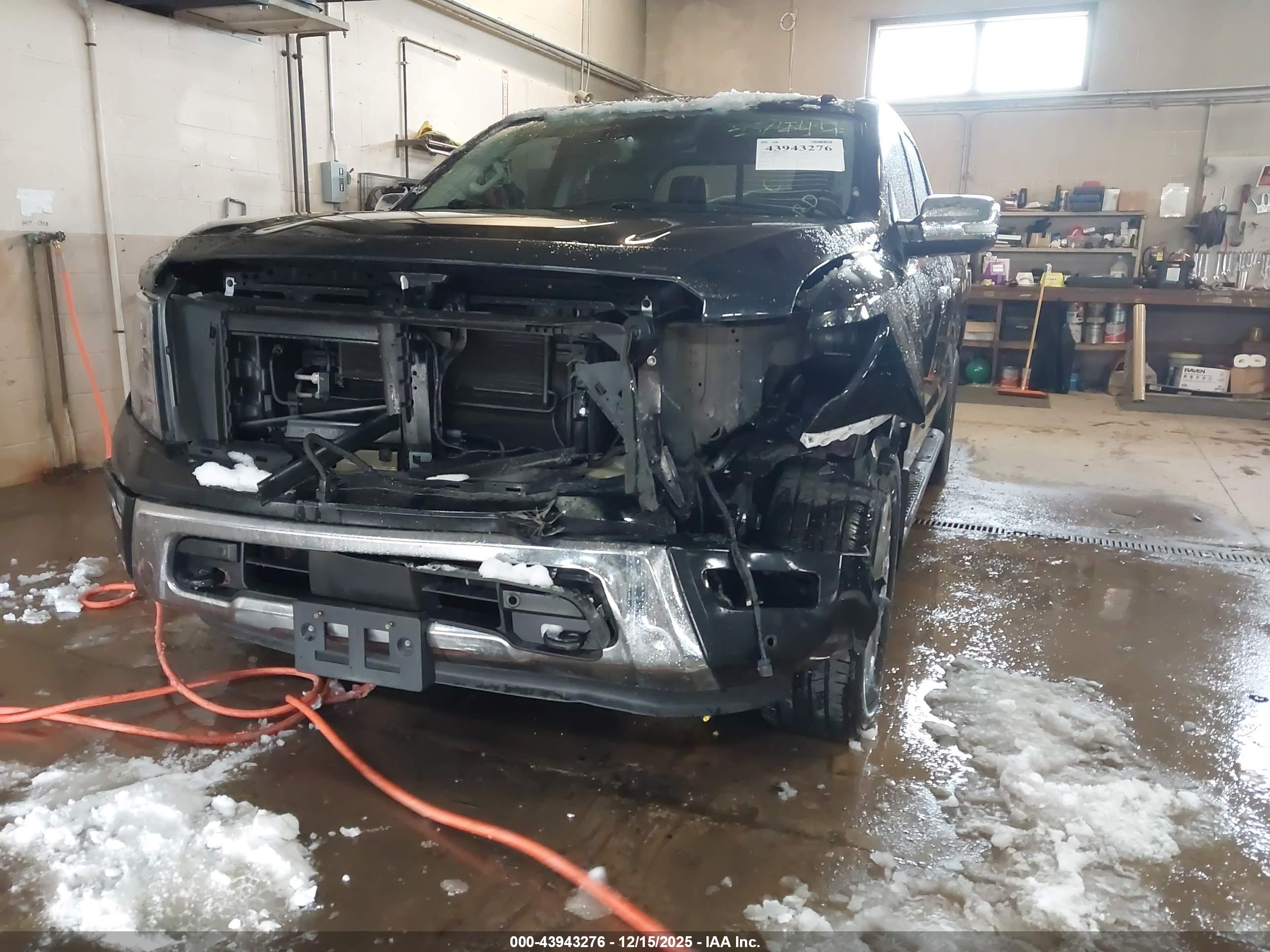 NISSAN TITAN image 6