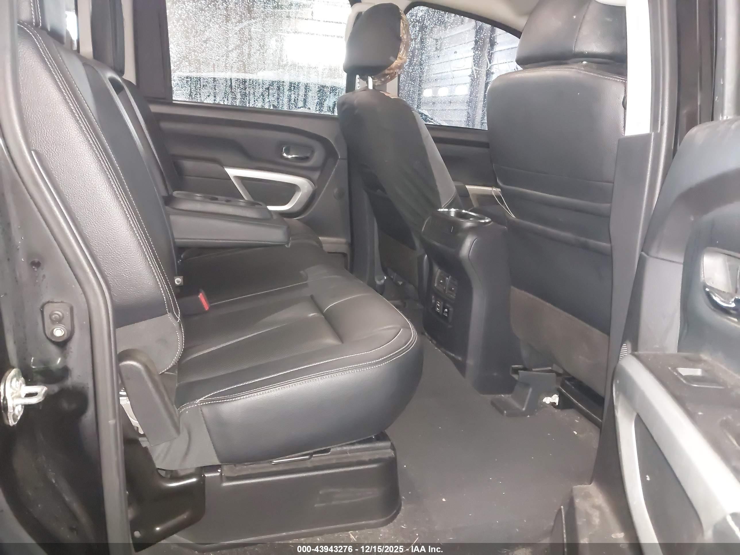 NISSAN TITAN image 8