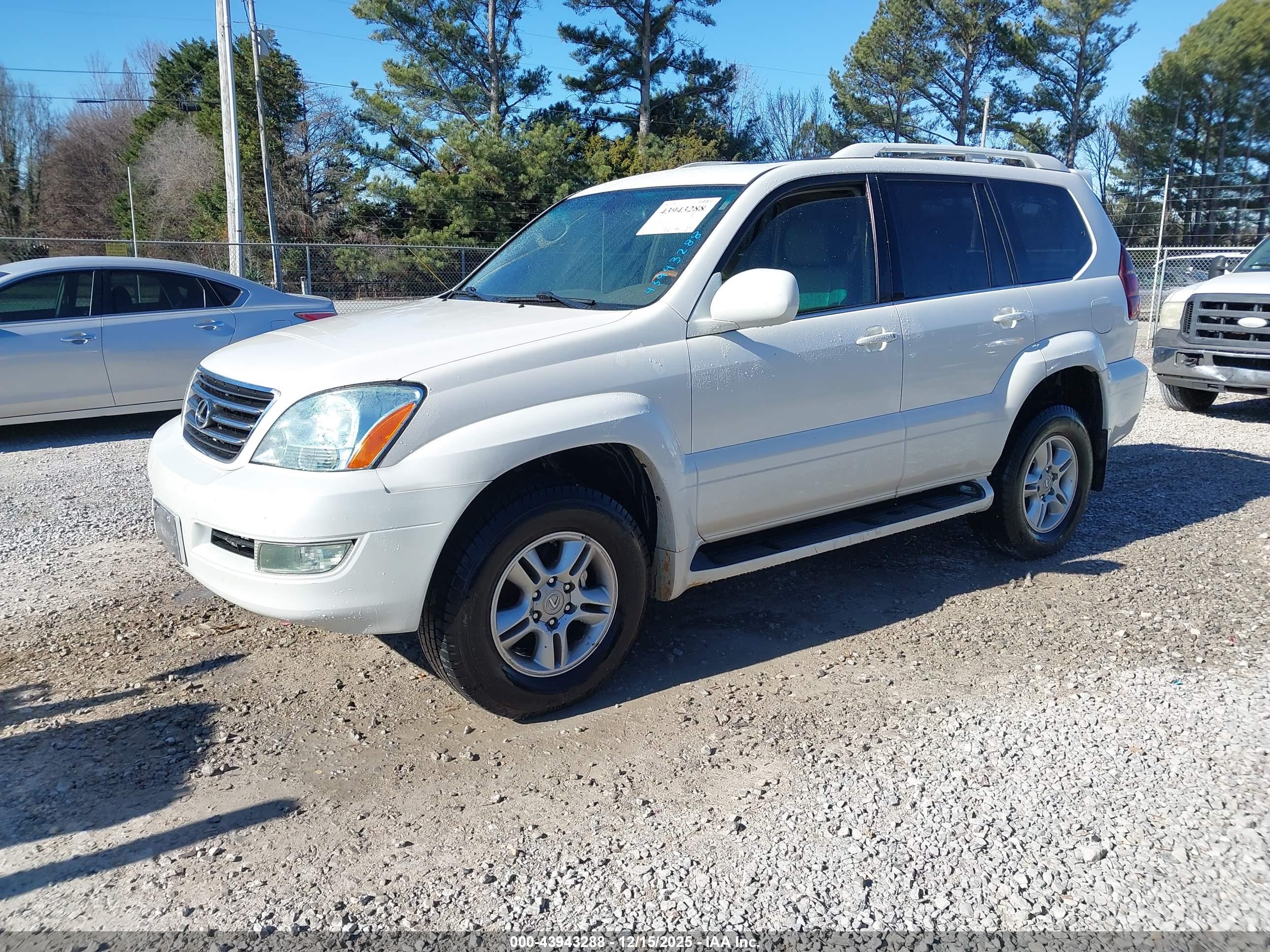 LEXUS GX image 2
