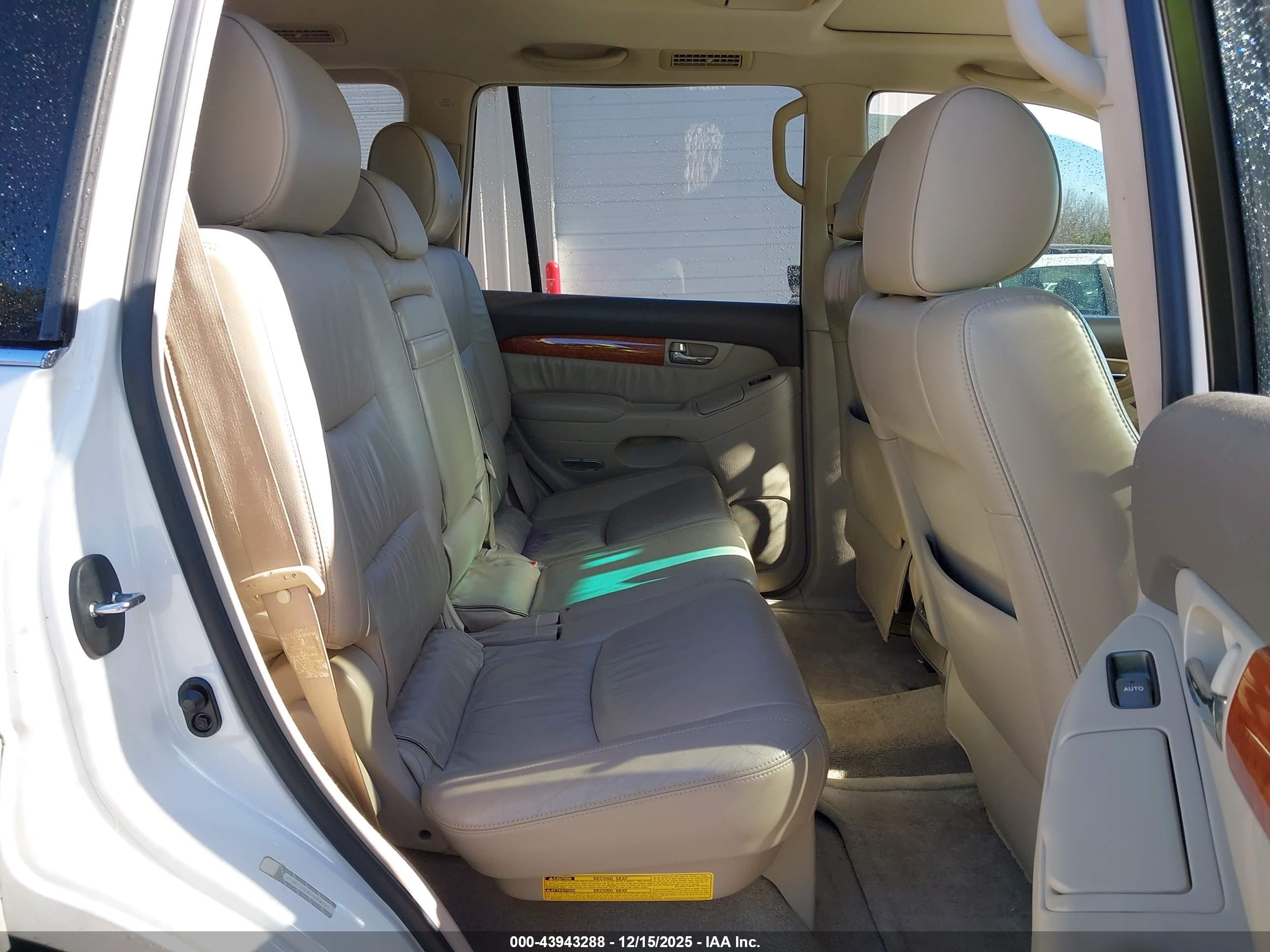 LEXUS GX image 8