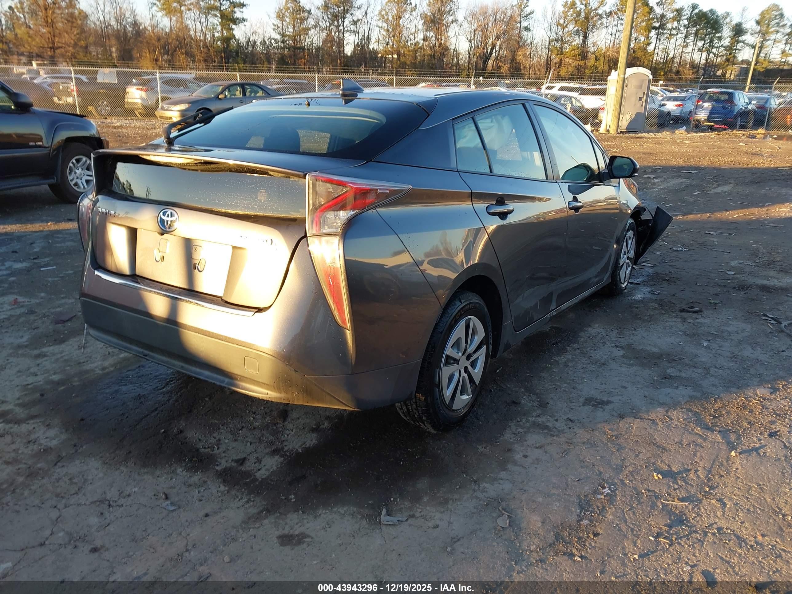 TOYOTA PRIUS image 4