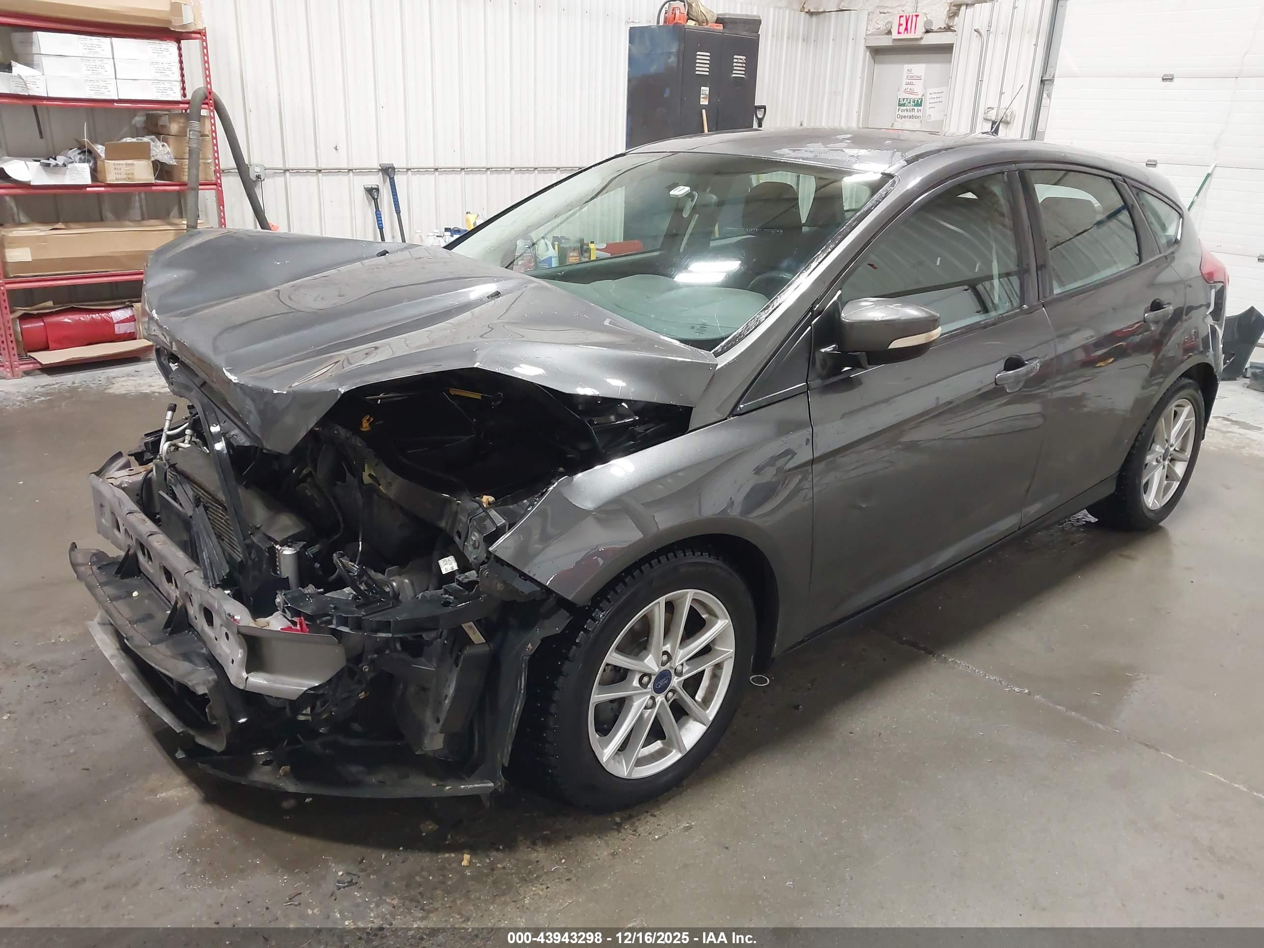 FORD FOCUS image 2