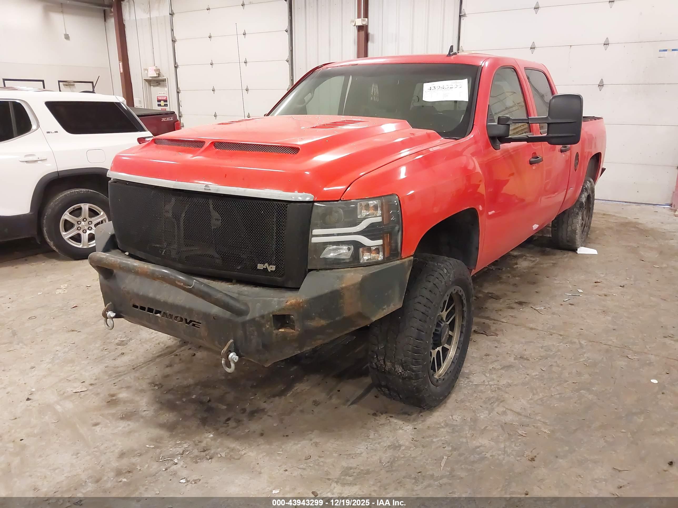 CHEVROLET SILVERADO image 2
