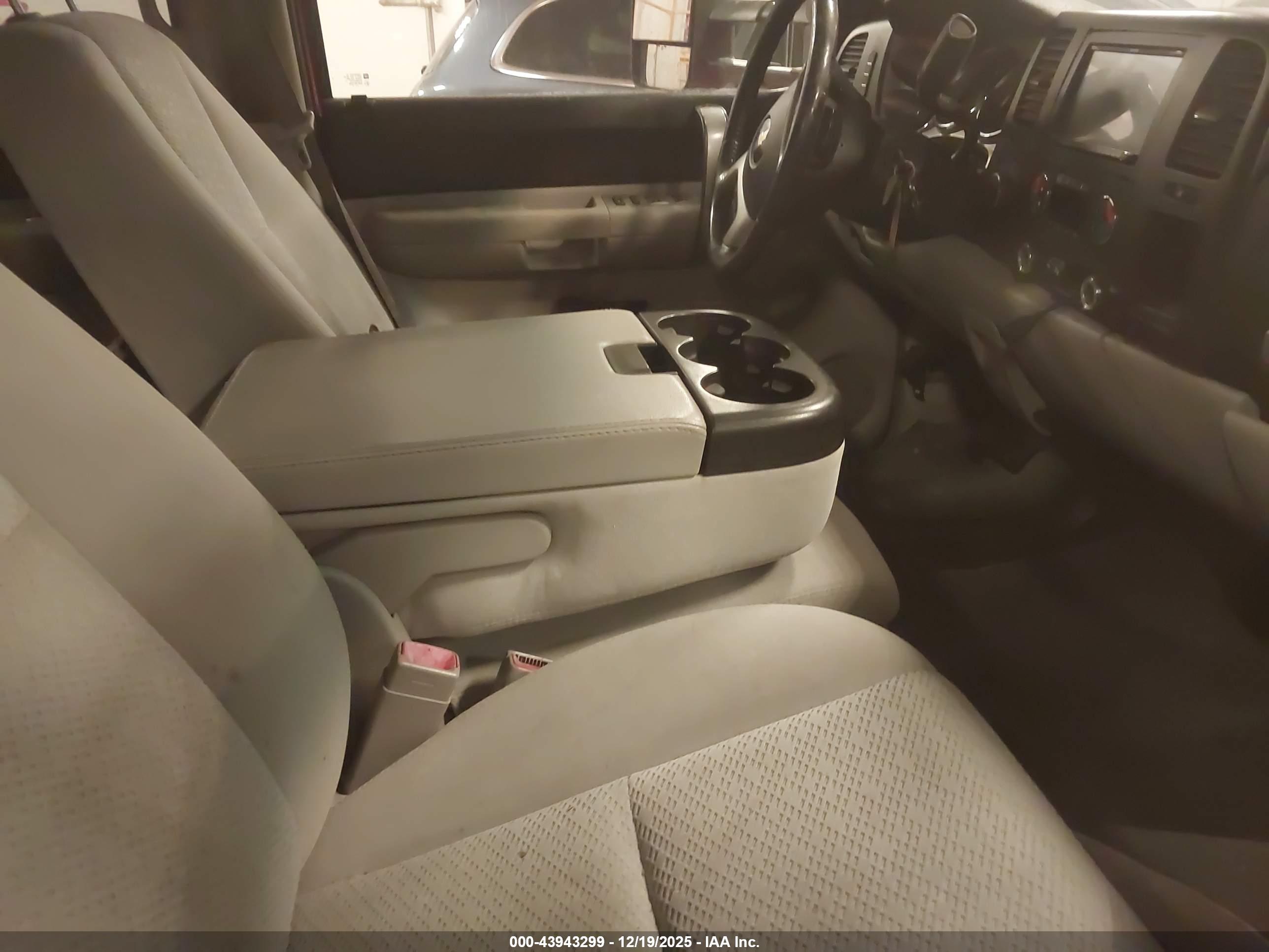 CHEVROLET SILVERADO image 5