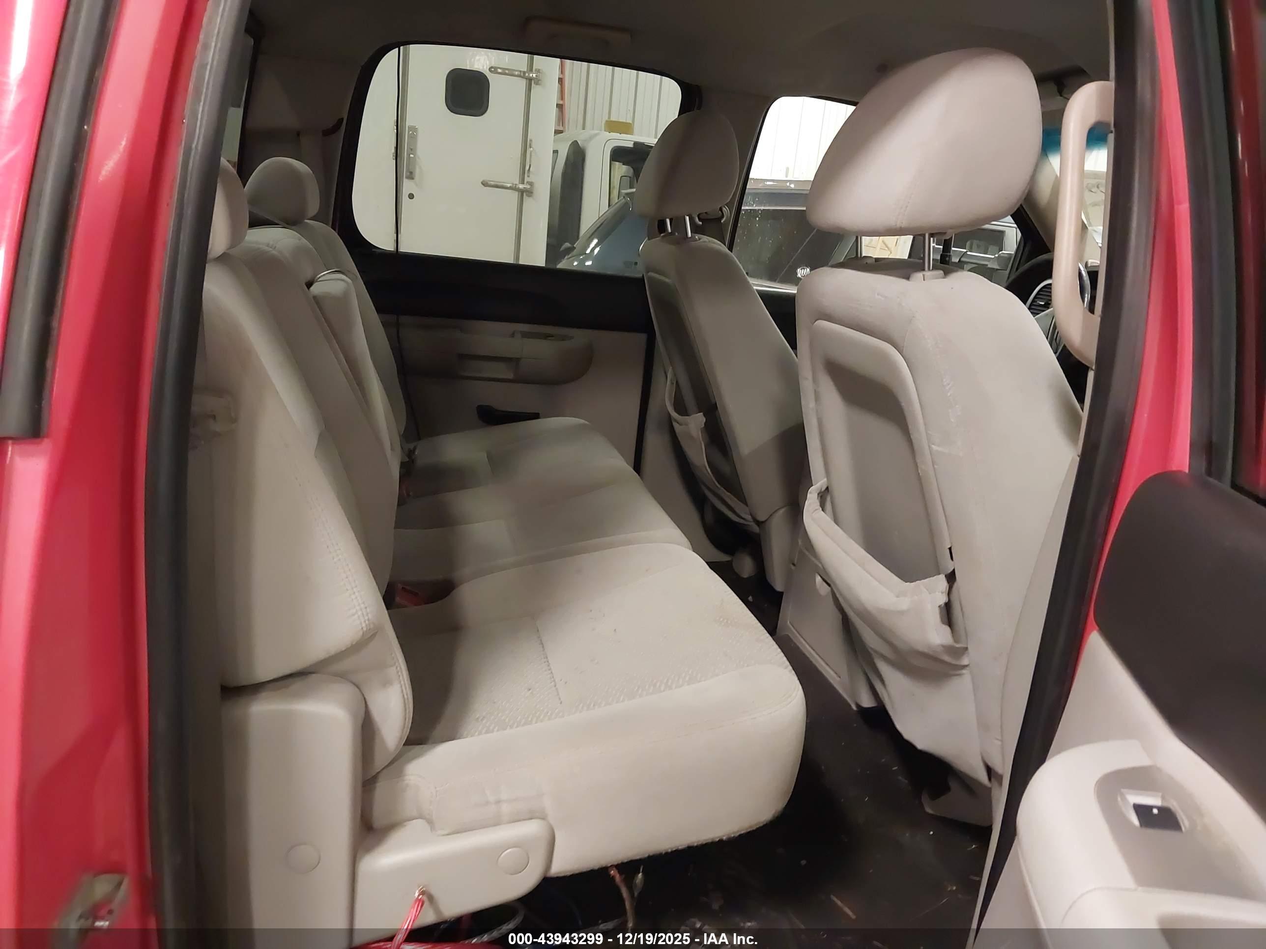 CHEVROLET SILVERADO image 8