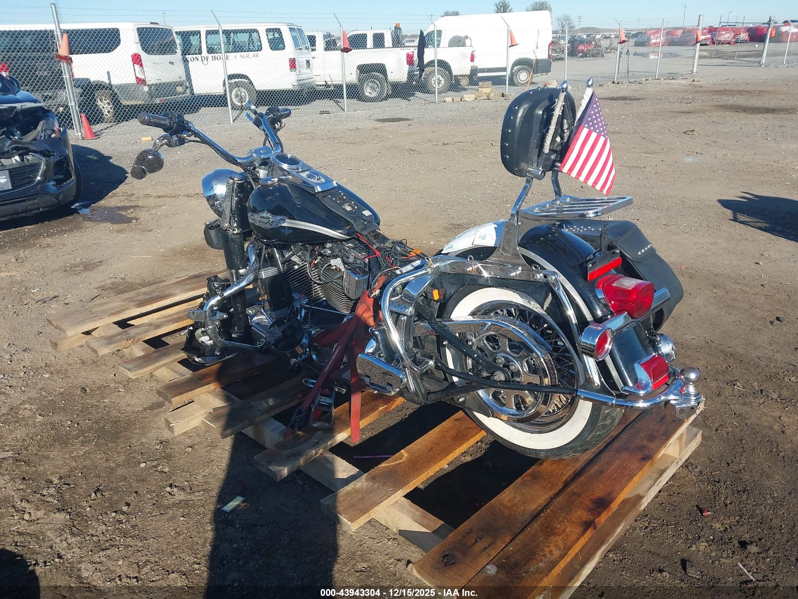 HARLEY-DAVIDSON FLSTC image 3
