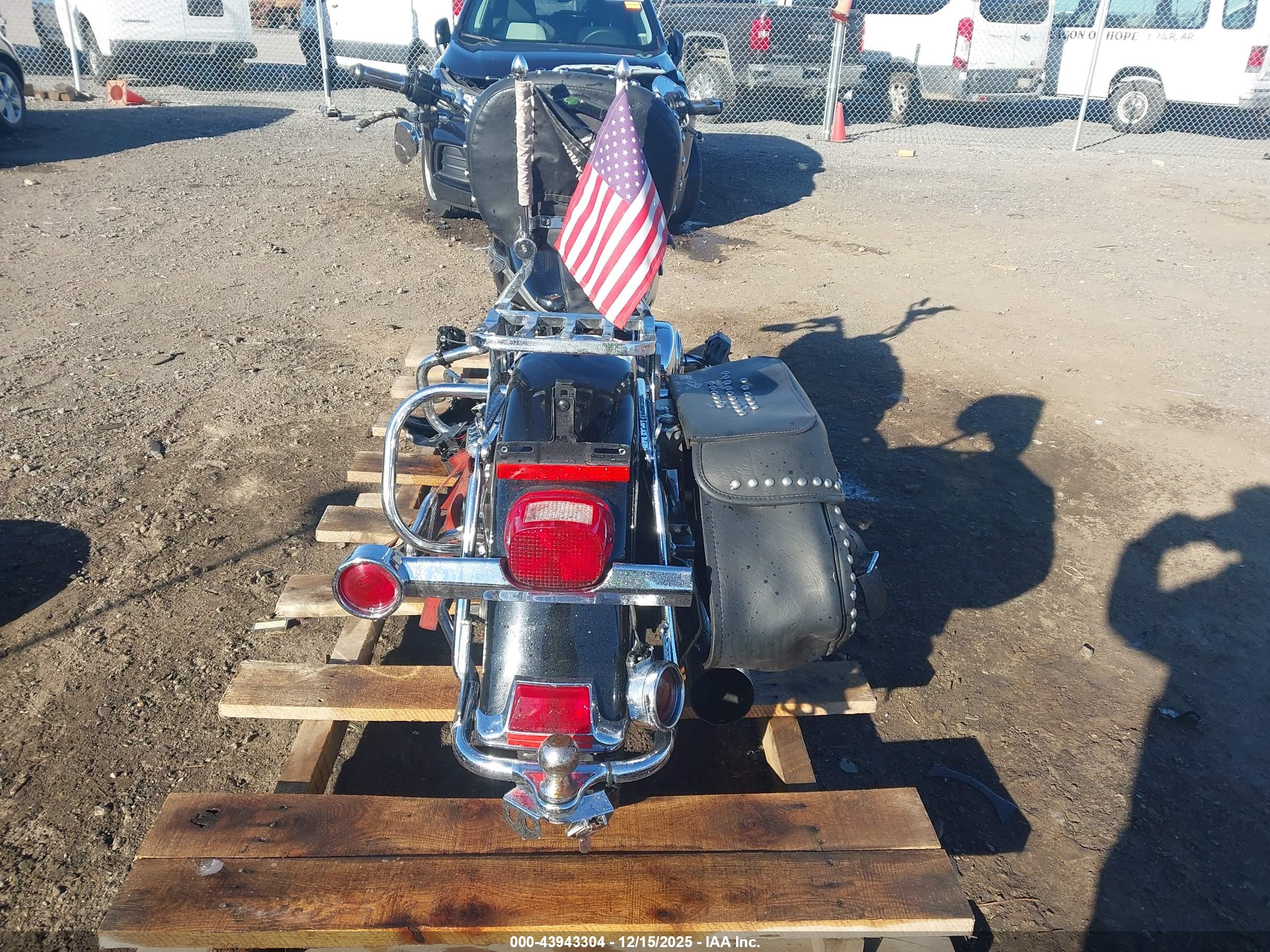 HARLEY-DAVIDSON FLSTC image 6