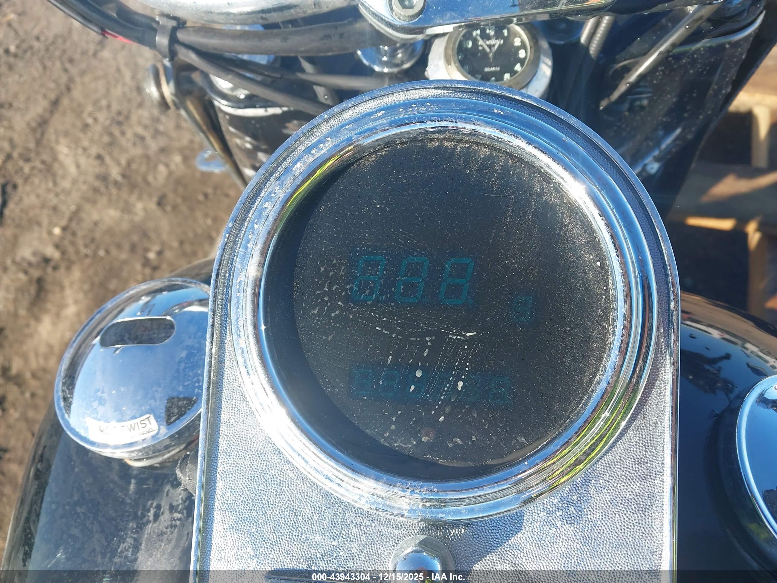HARLEY-DAVIDSON FLSTC image 7