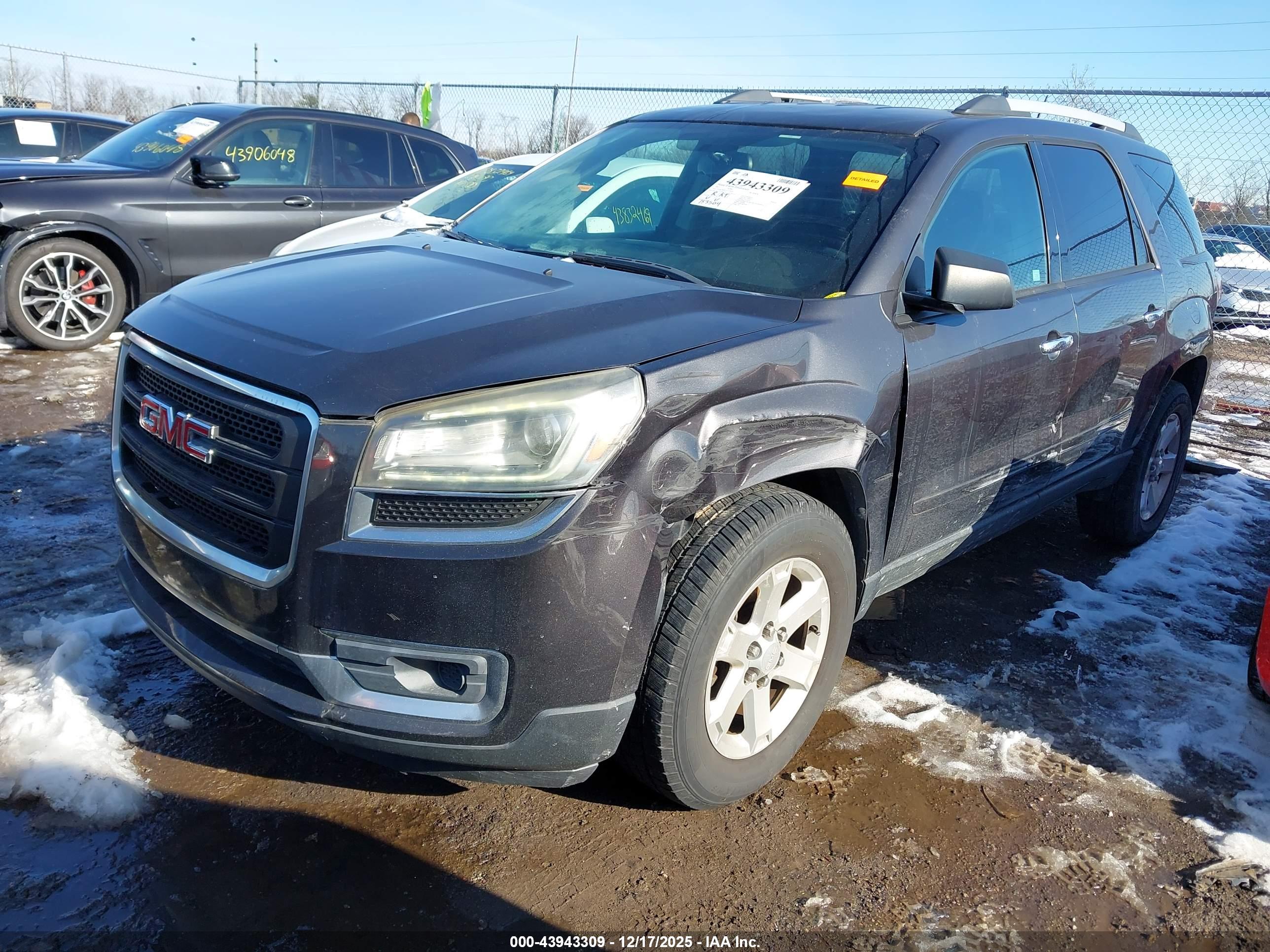 GMC ACADIA image 2