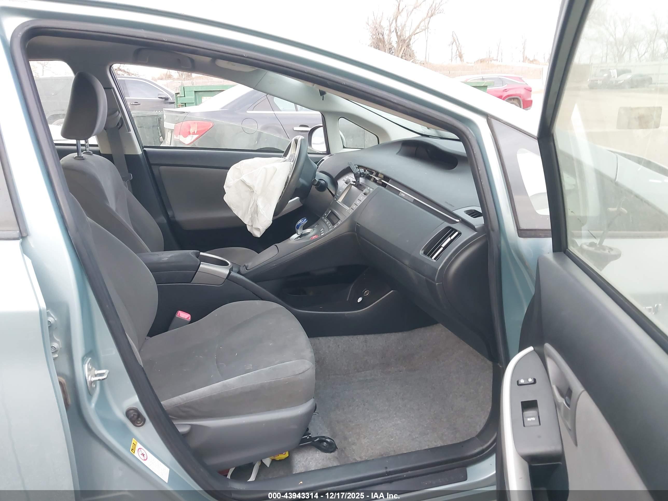 TOYOTA PRIUS image 5
