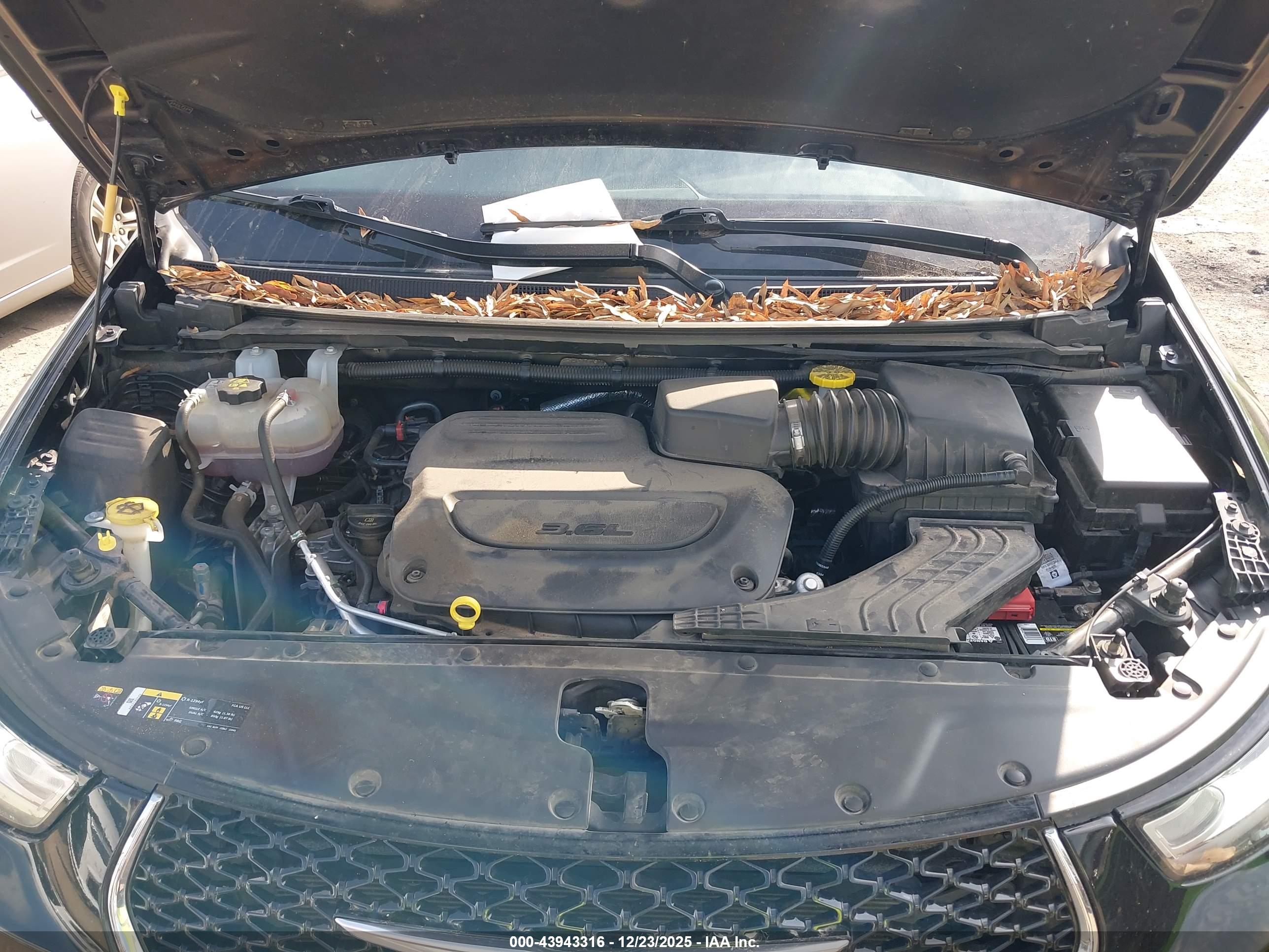 CHRYSLER PACIFICA image 10