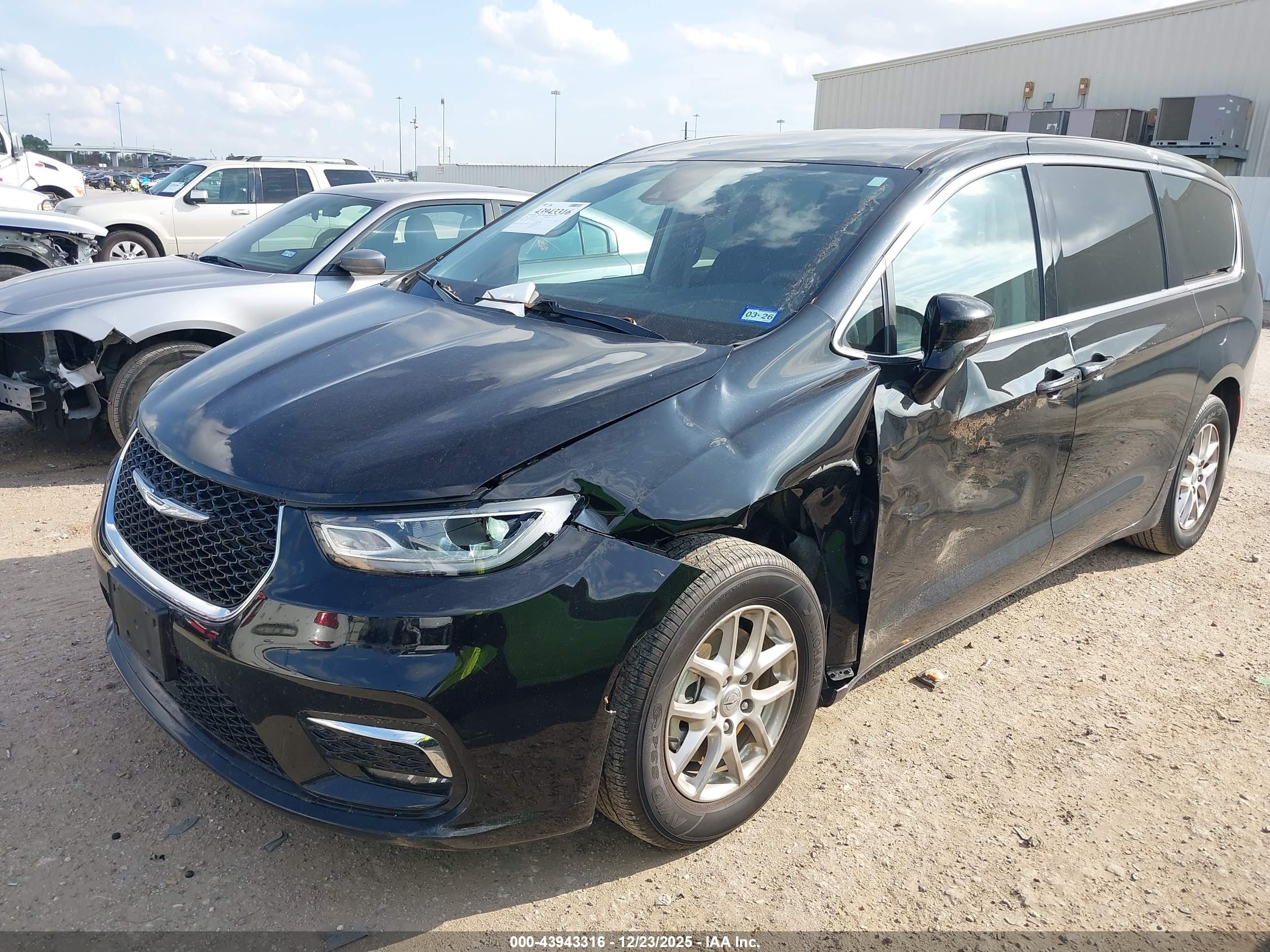 CHRYSLER PACIFICA image 2