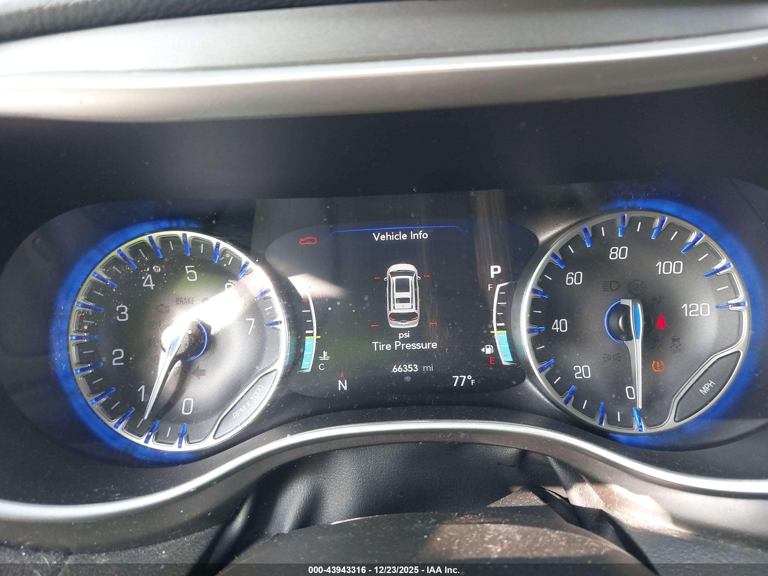 CHRYSLER PACIFICA image 7