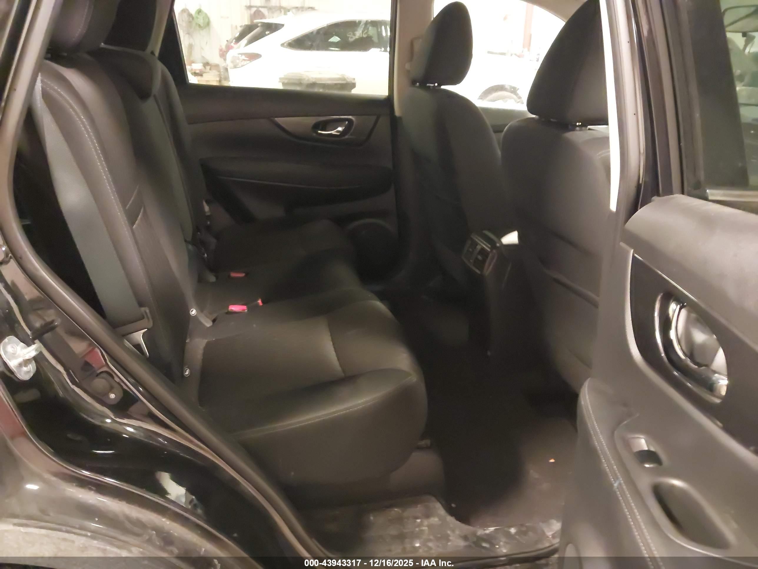 NISSAN ROGUE image 8