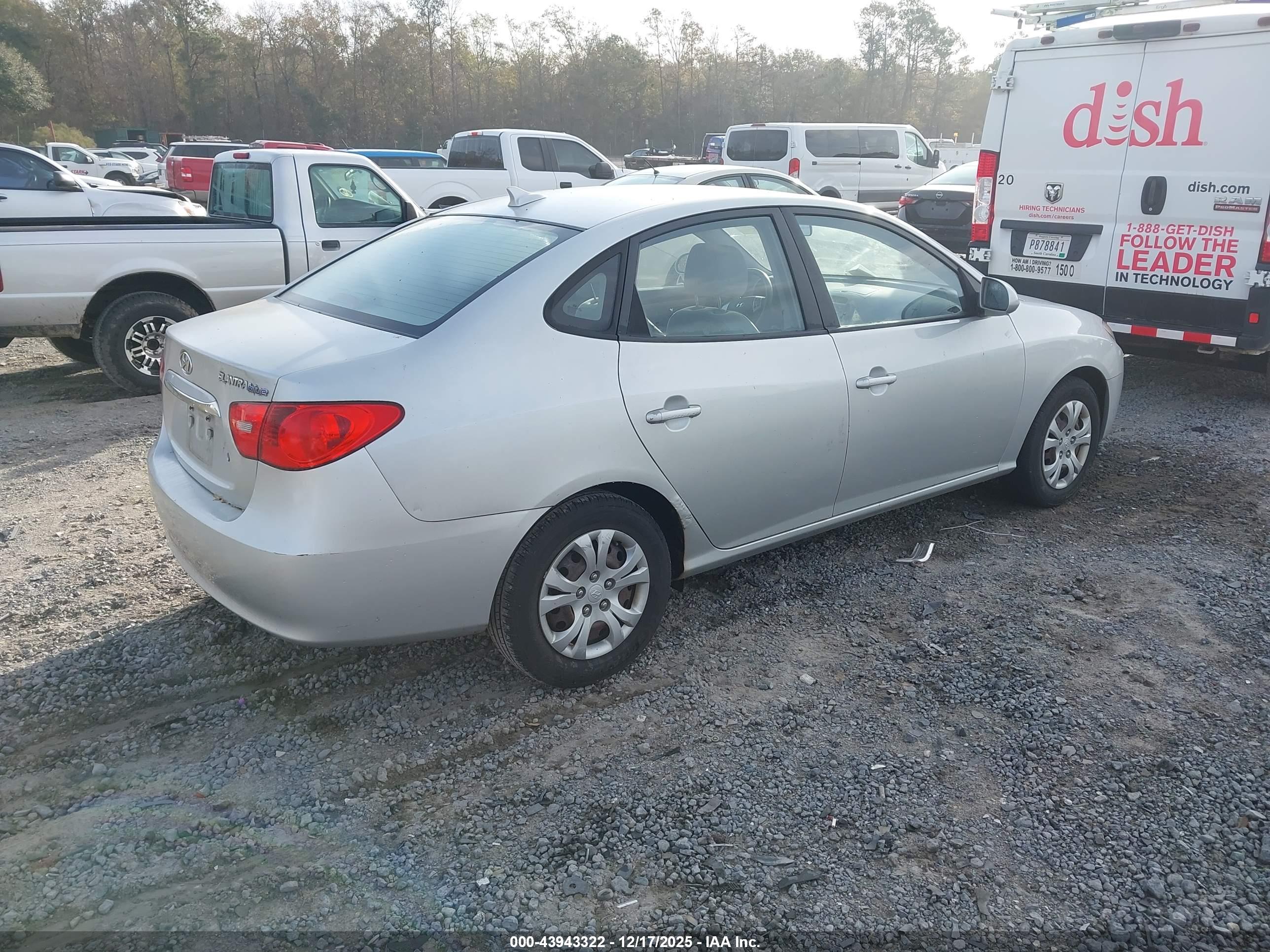 HYUNDAI ELANTRA image 4