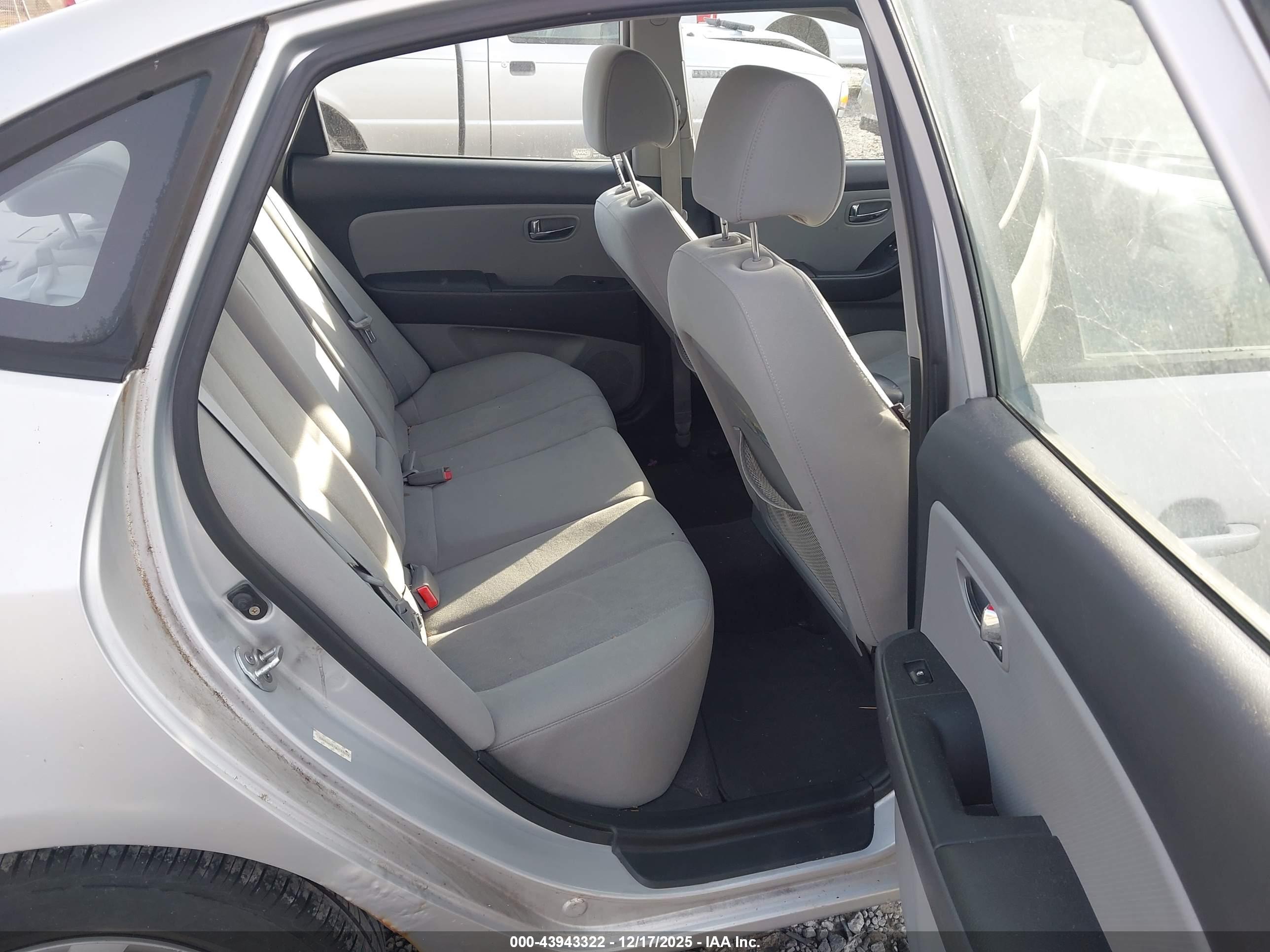 HYUNDAI ELANTRA image 8