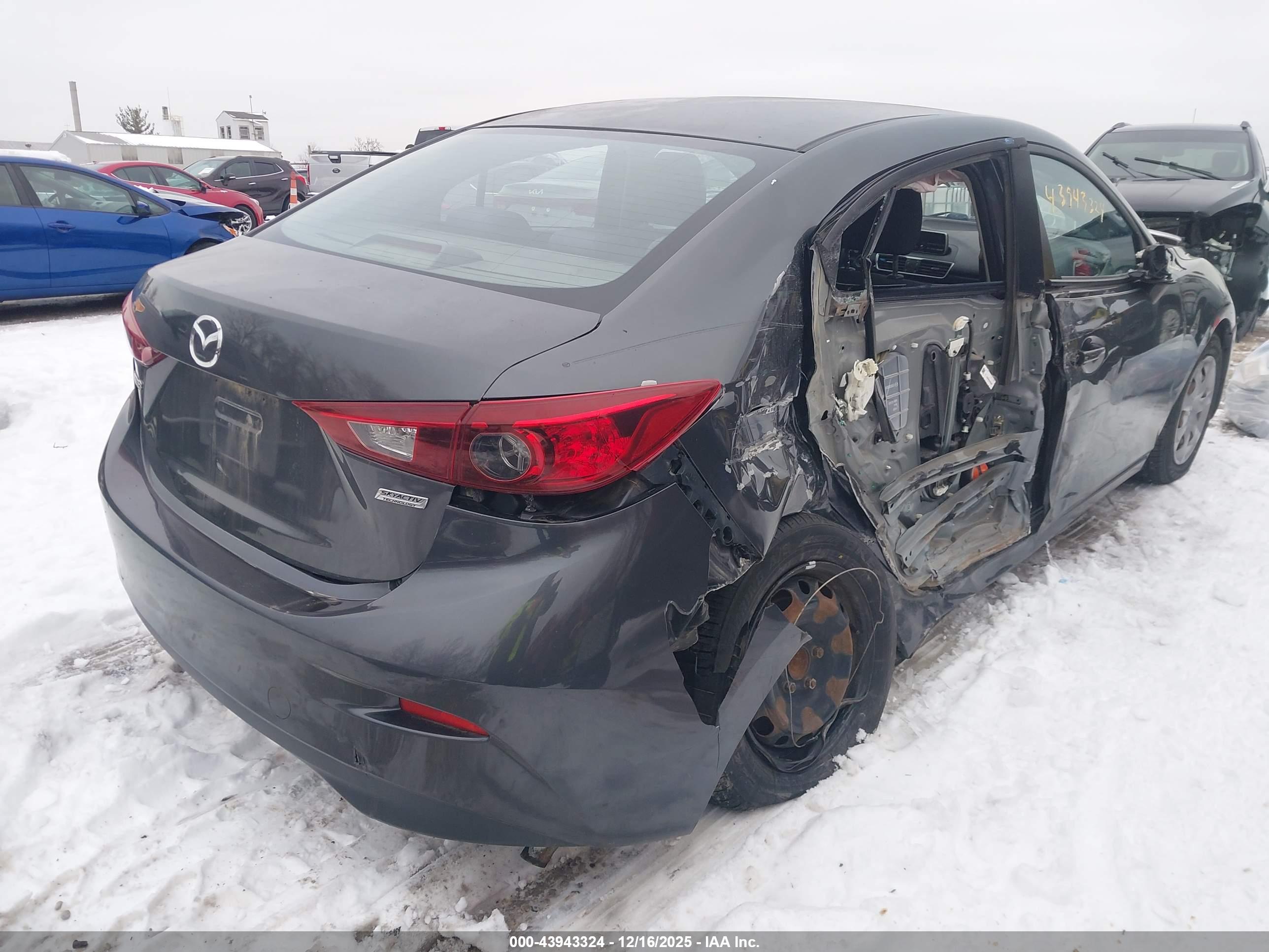 MAZDA MAZDA3 image 4