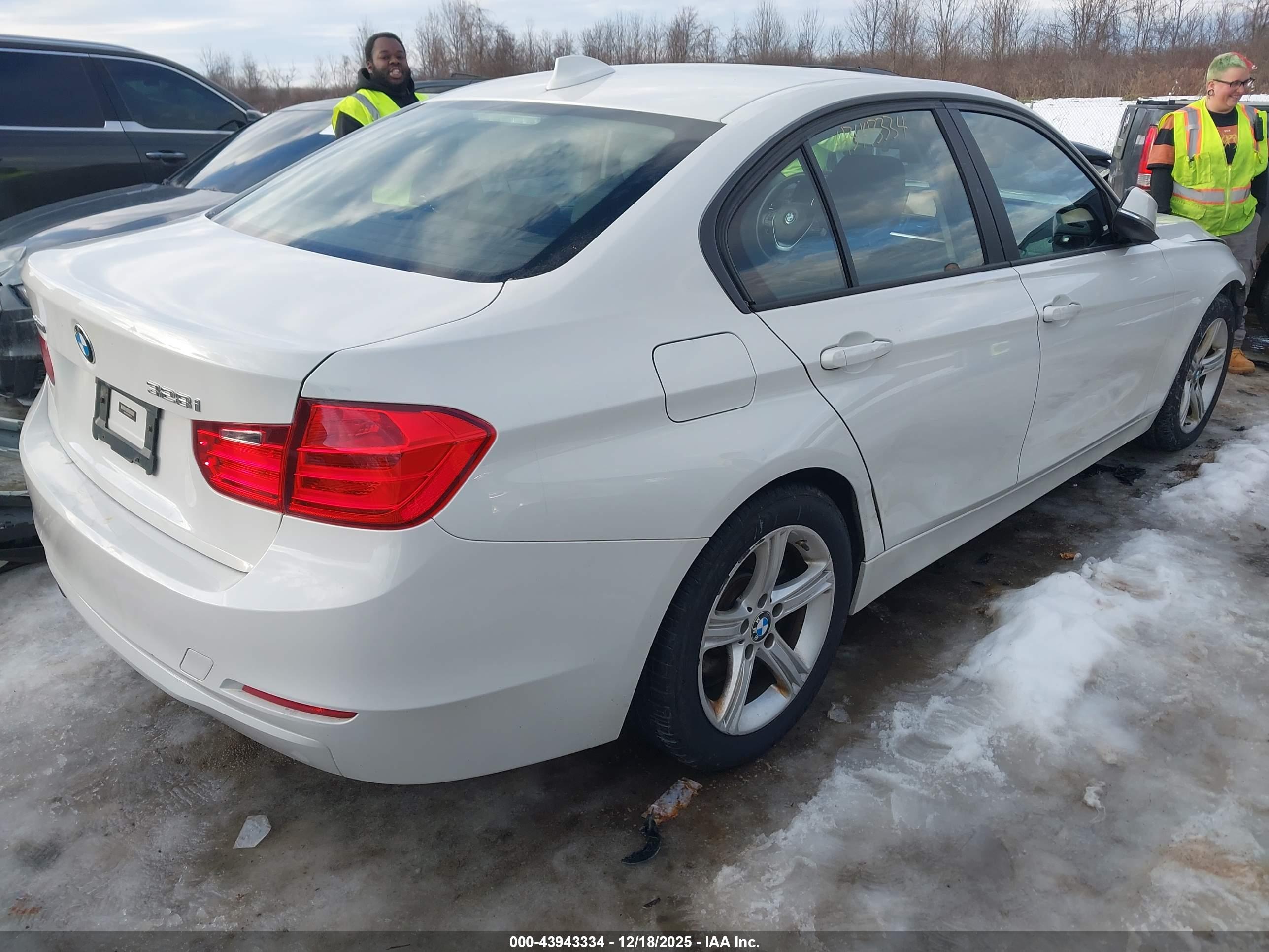 BMW 328I image 4
