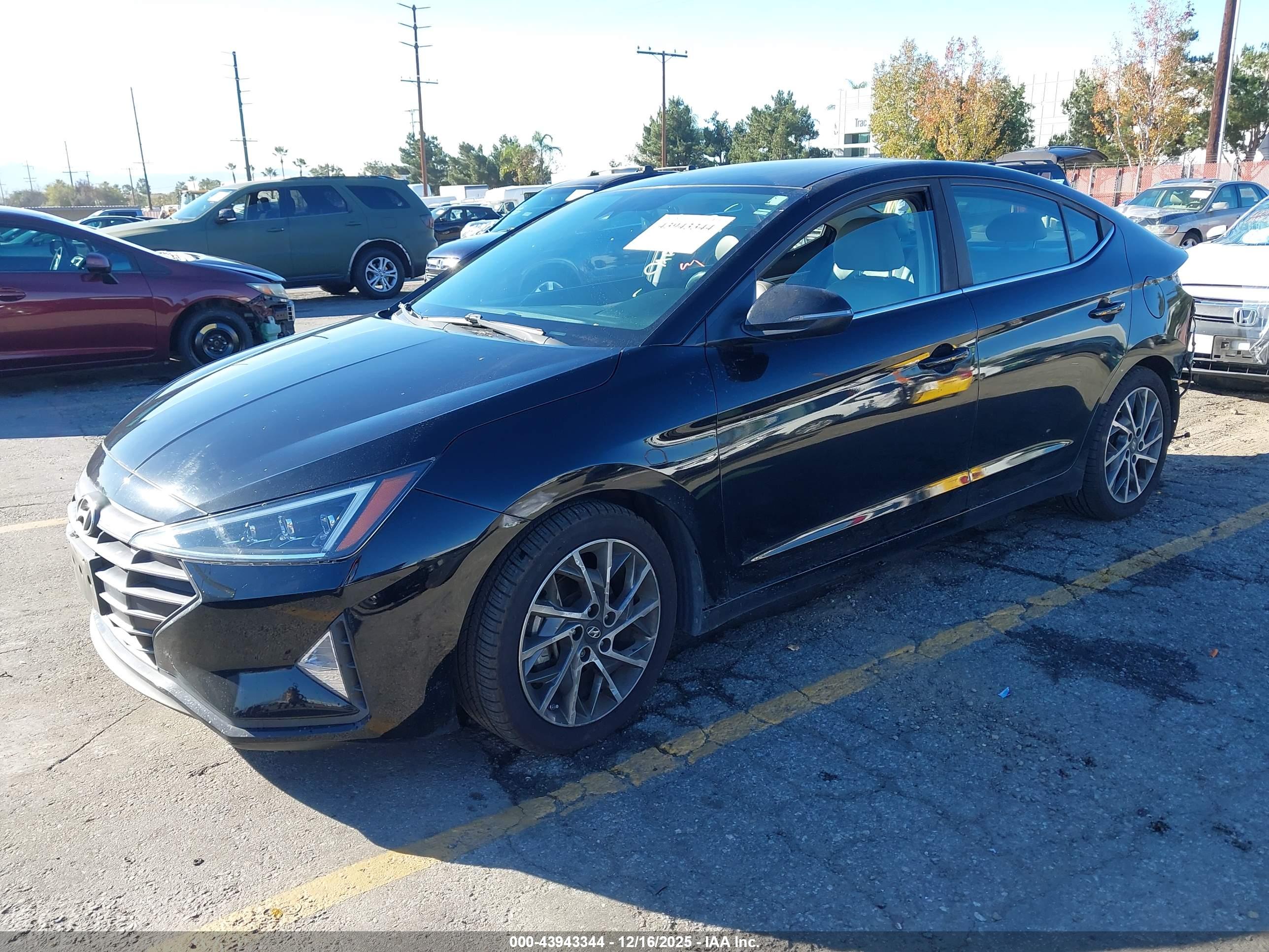 HYUNDAI ELANTRA image 2