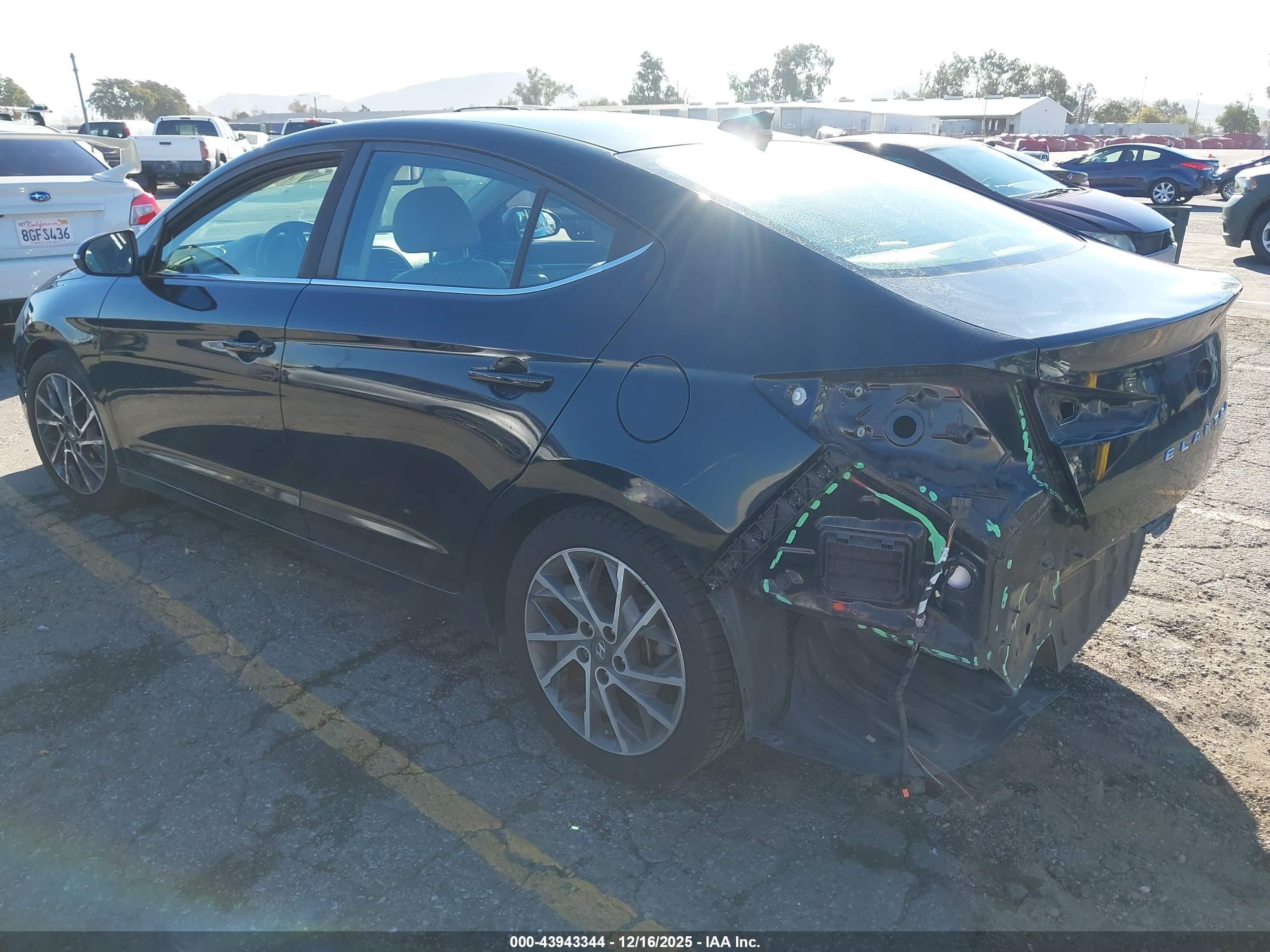 HYUNDAI ELANTRA image 3