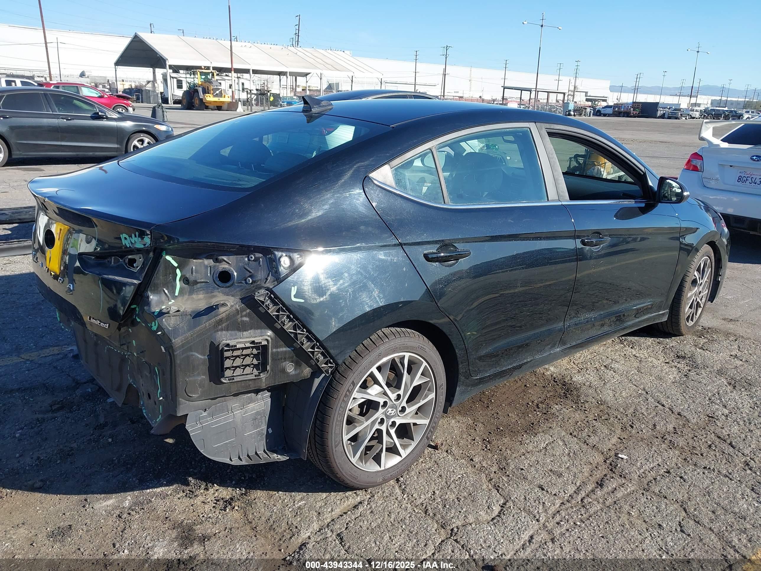 HYUNDAI ELANTRA image 4