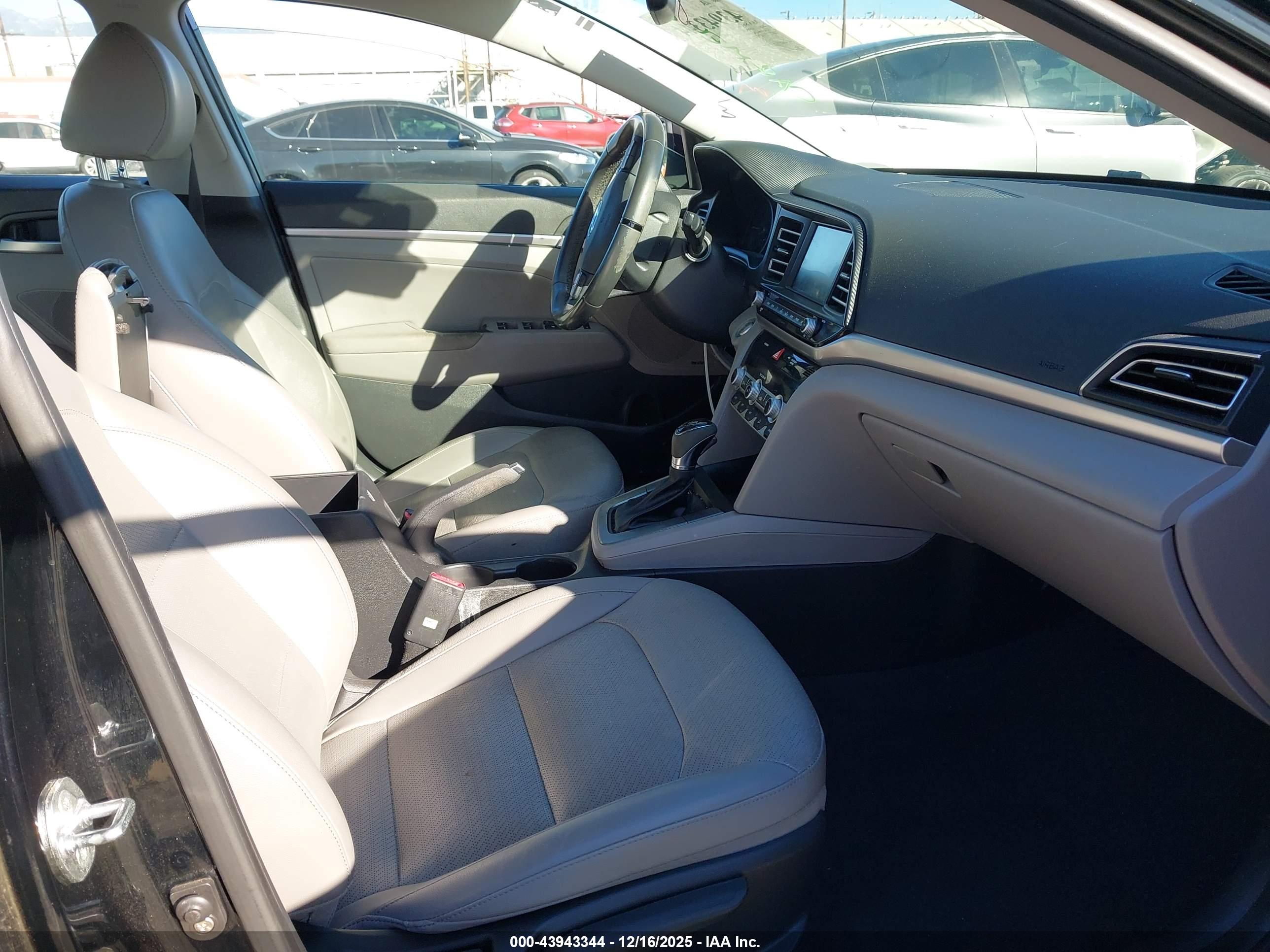 HYUNDAI ELANTRA image 5