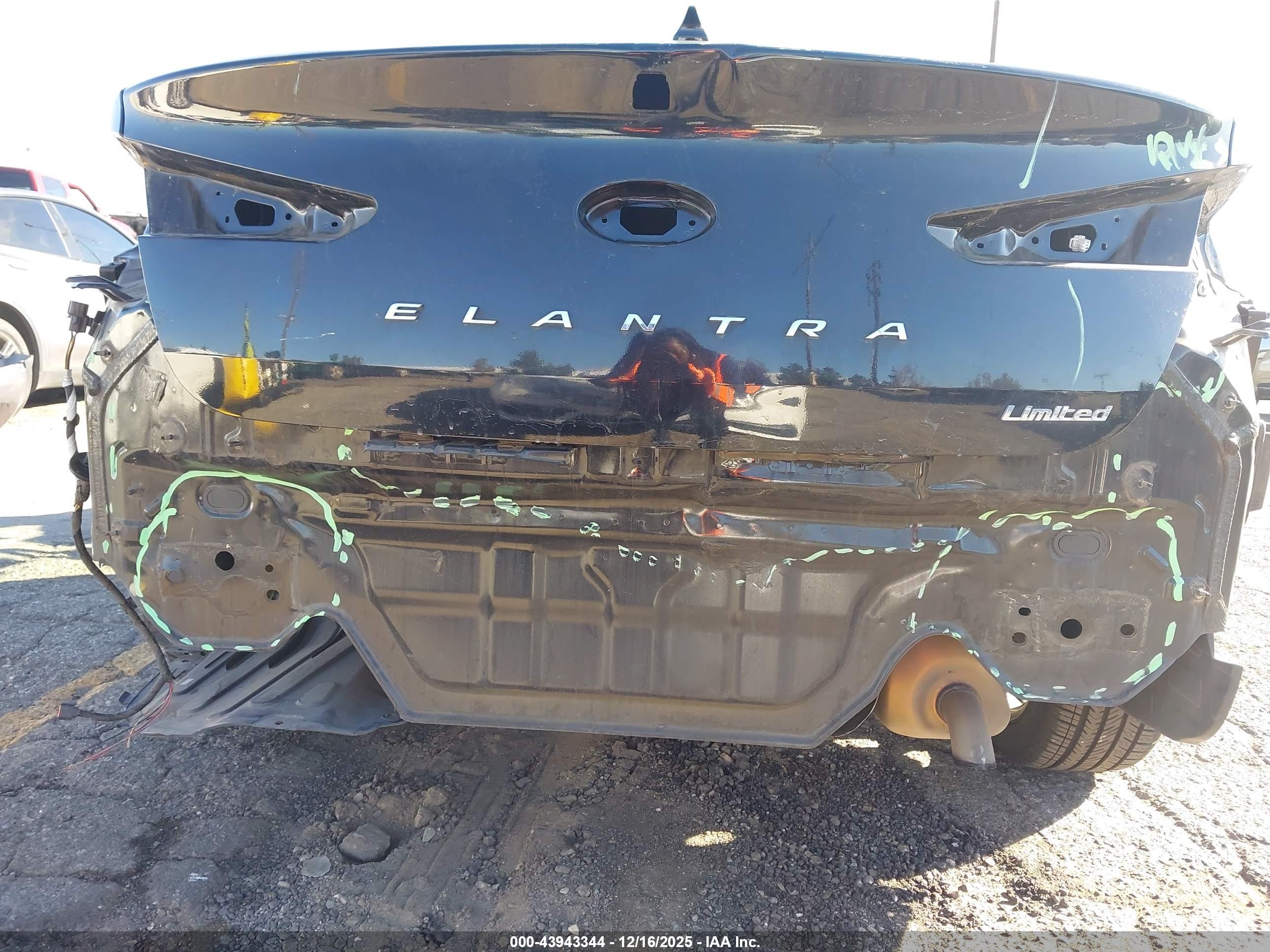 HYUNDAI ELANTRA image 6