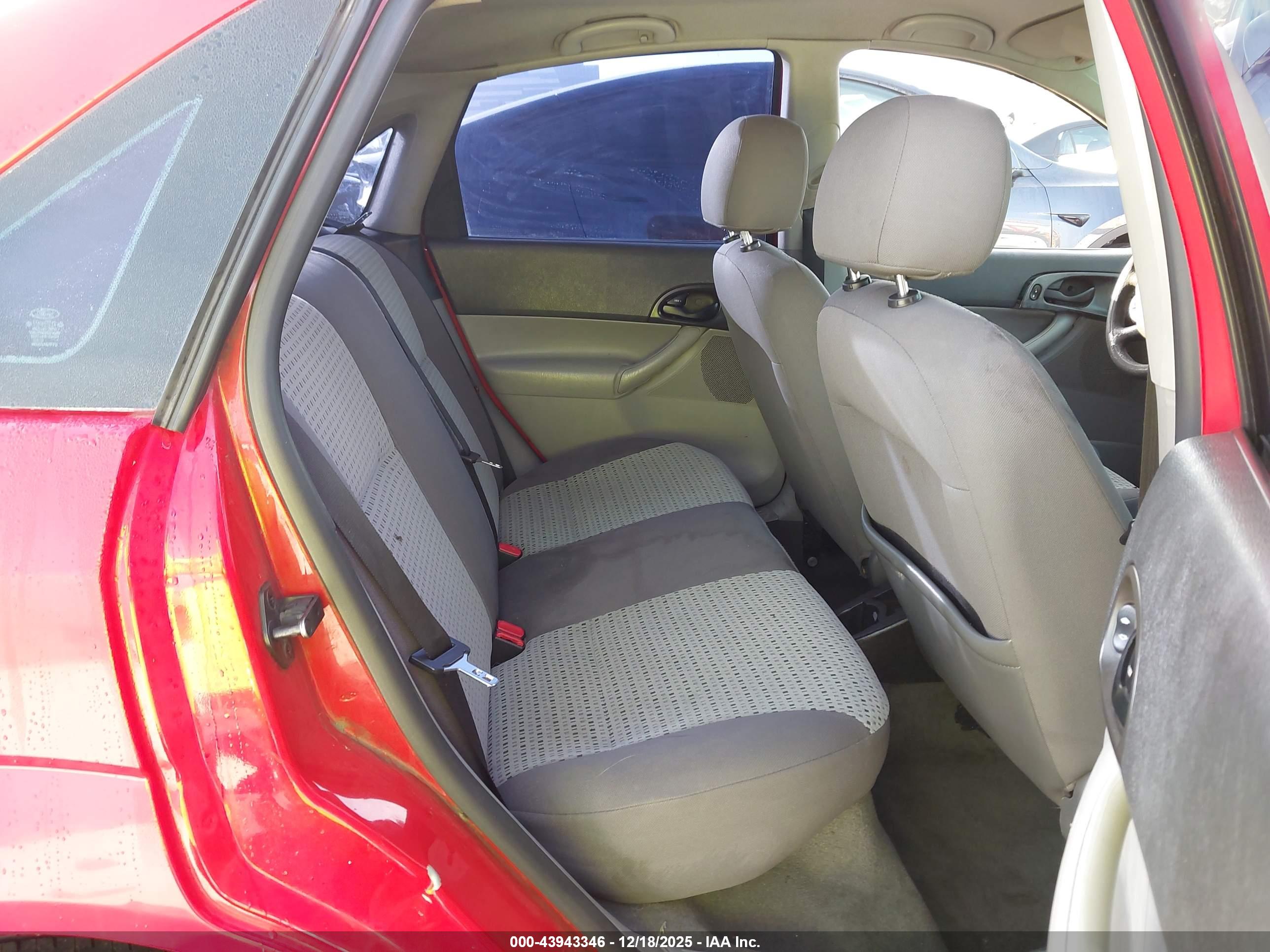 FORD FOCUS image 8