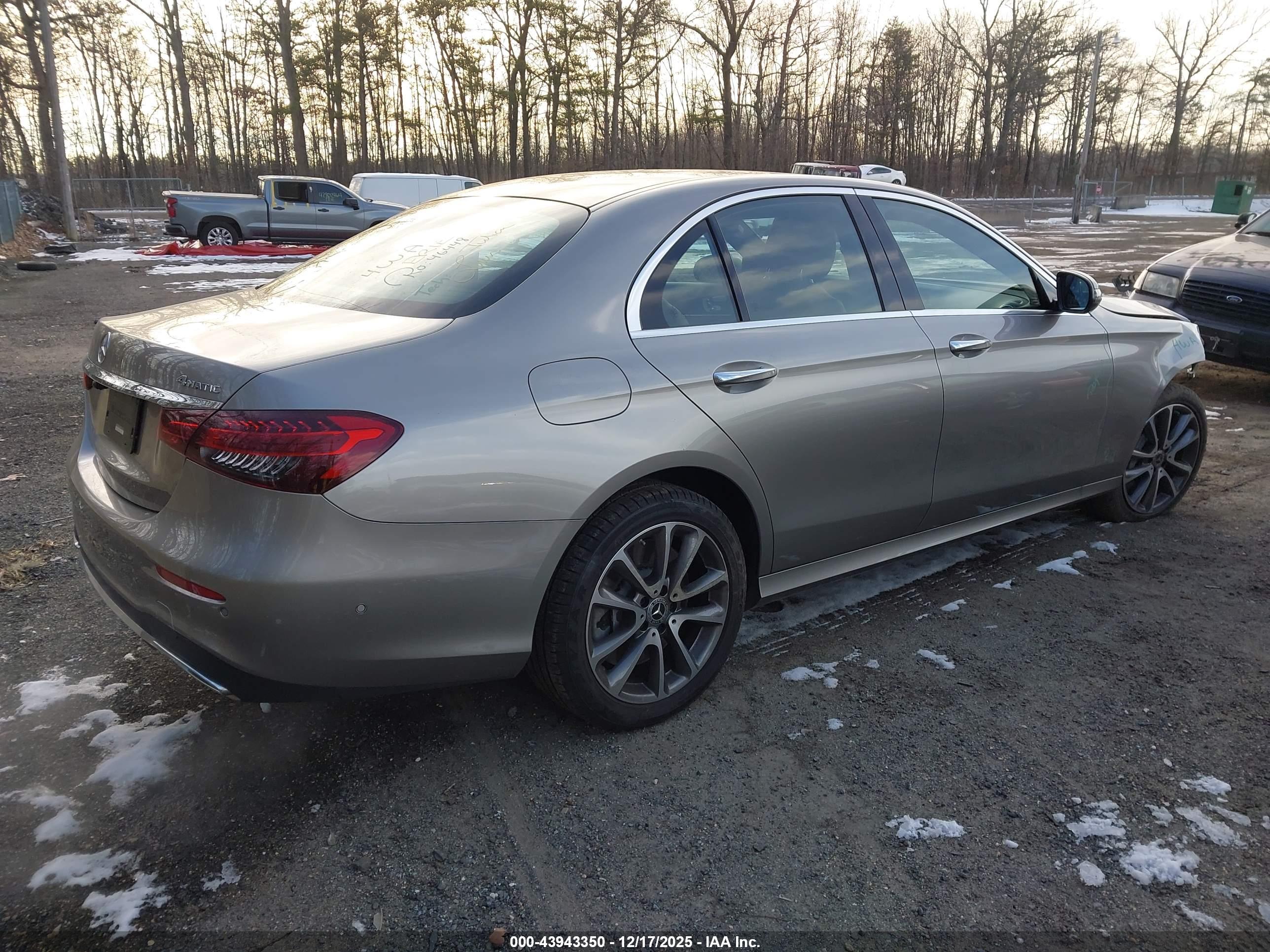 MERCEDES-BENZ E image 4