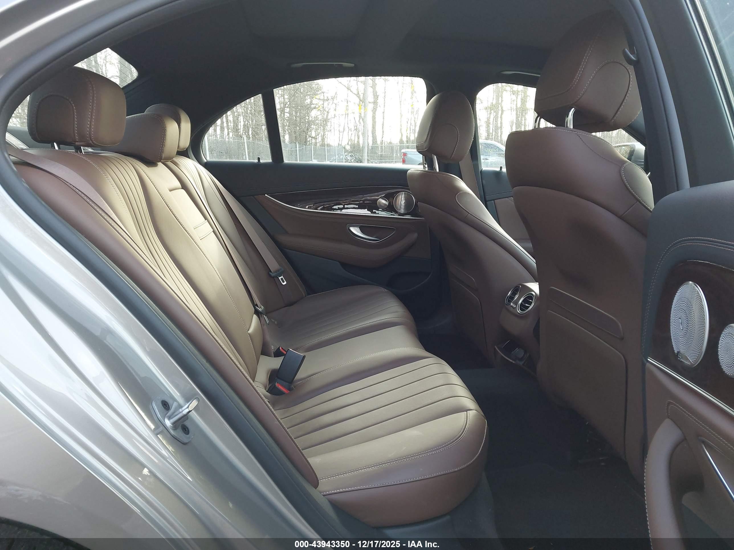MERCEDES-BENZ E image 8