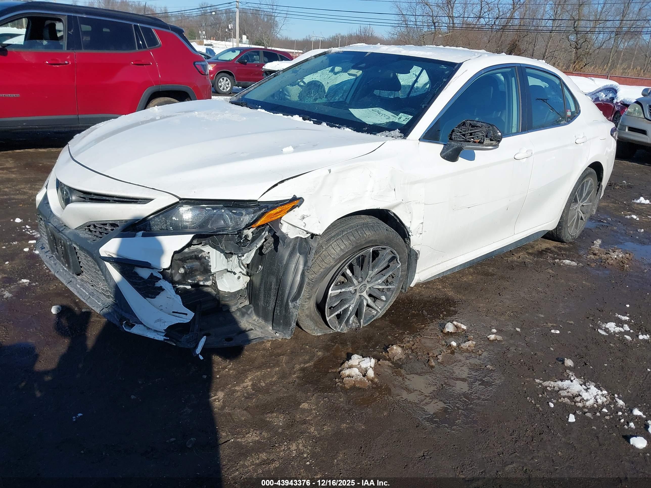 TOYOTA CAMRY image 2
