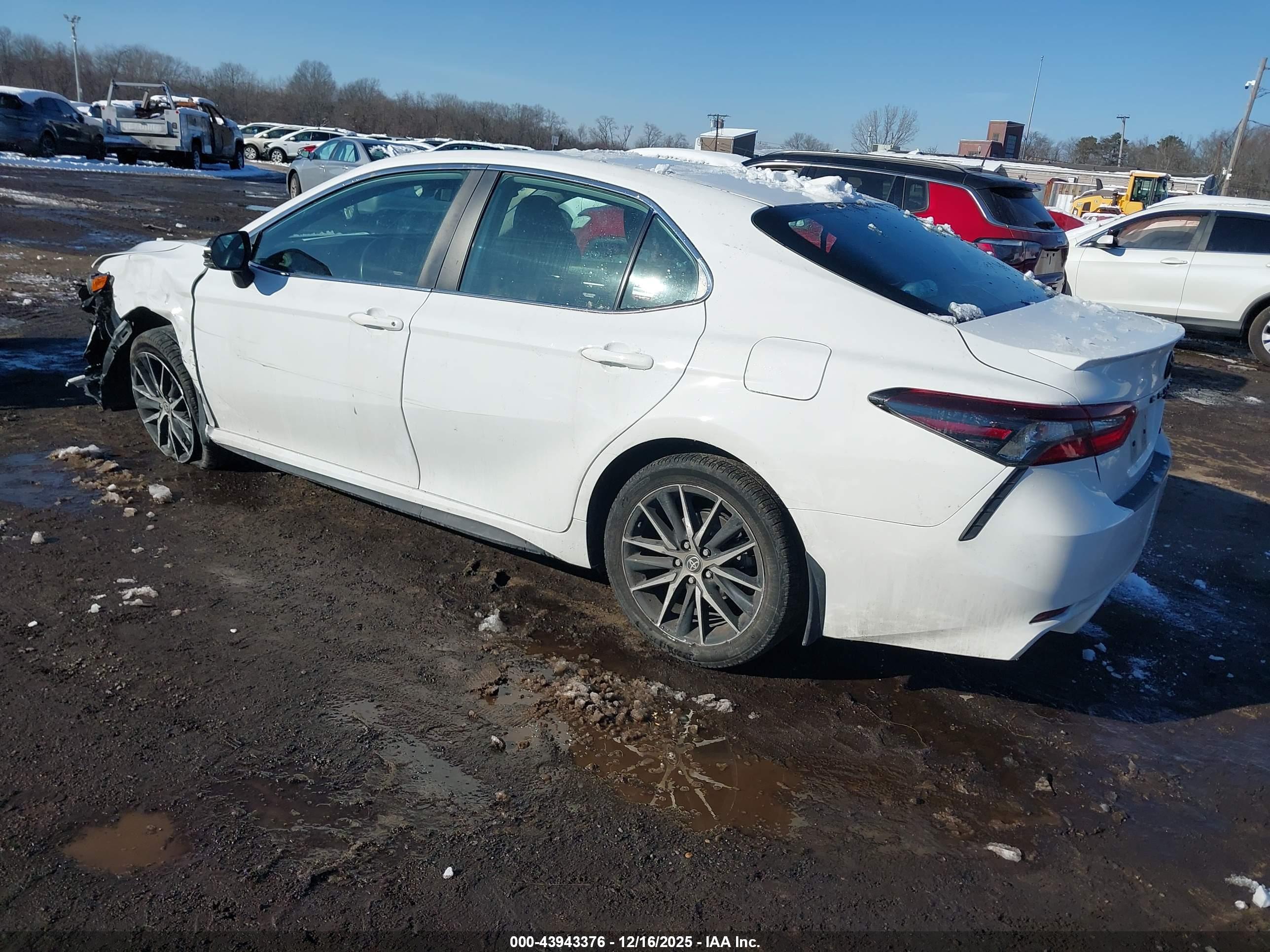 TOYOTA CAMRY image 3