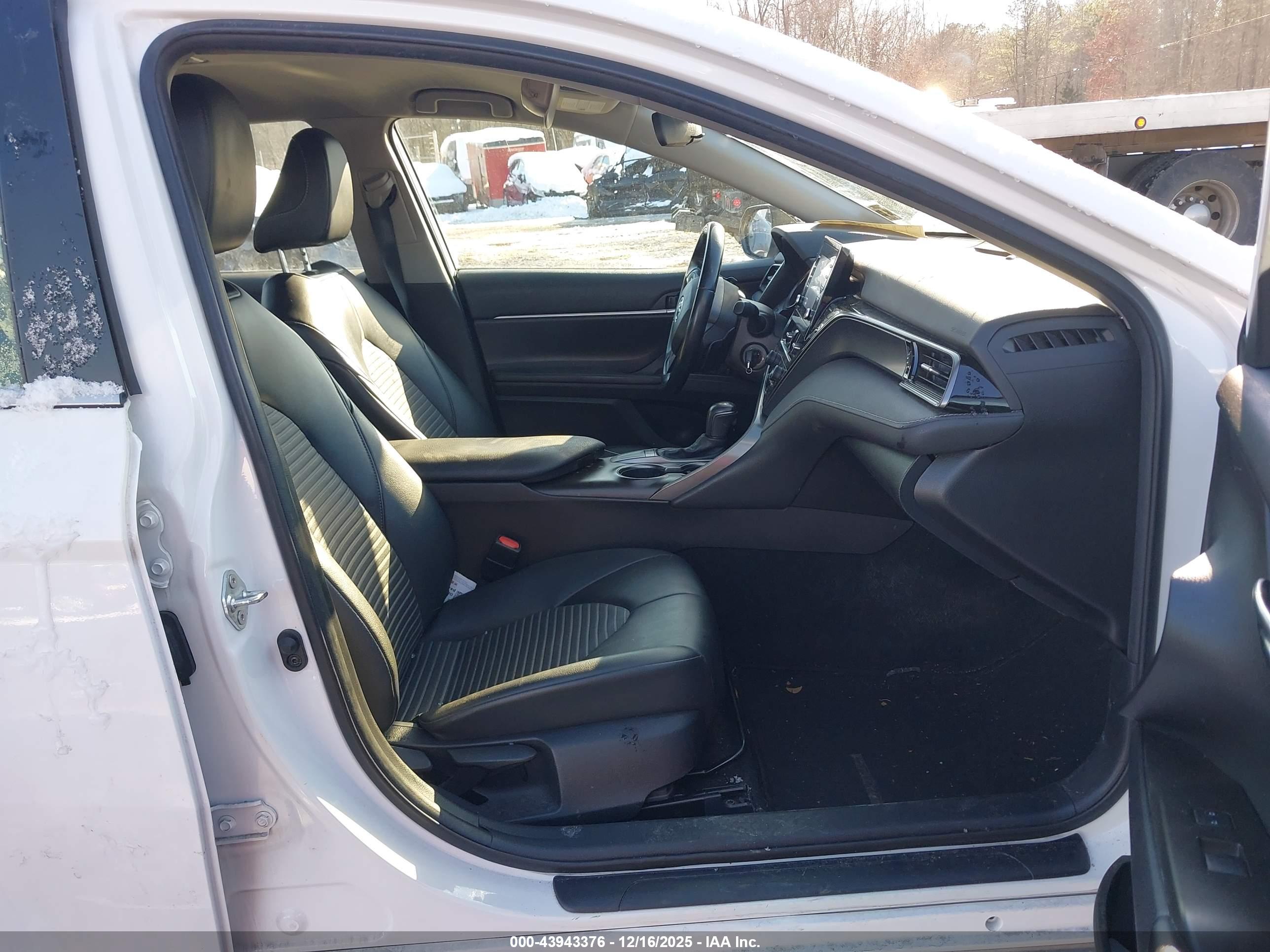TOYOTA CAMRY image 5