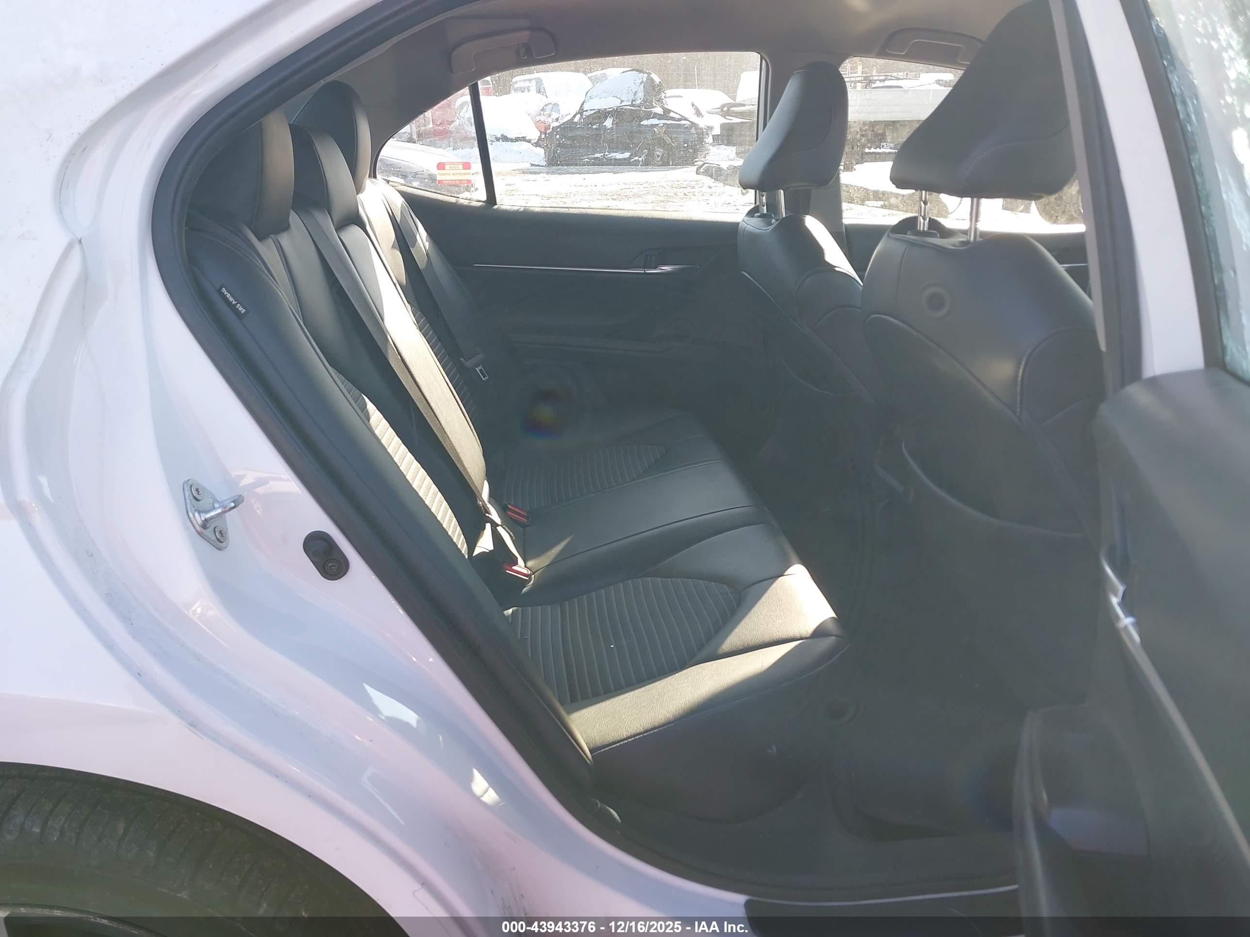 TOYOTA CAMRY image 8