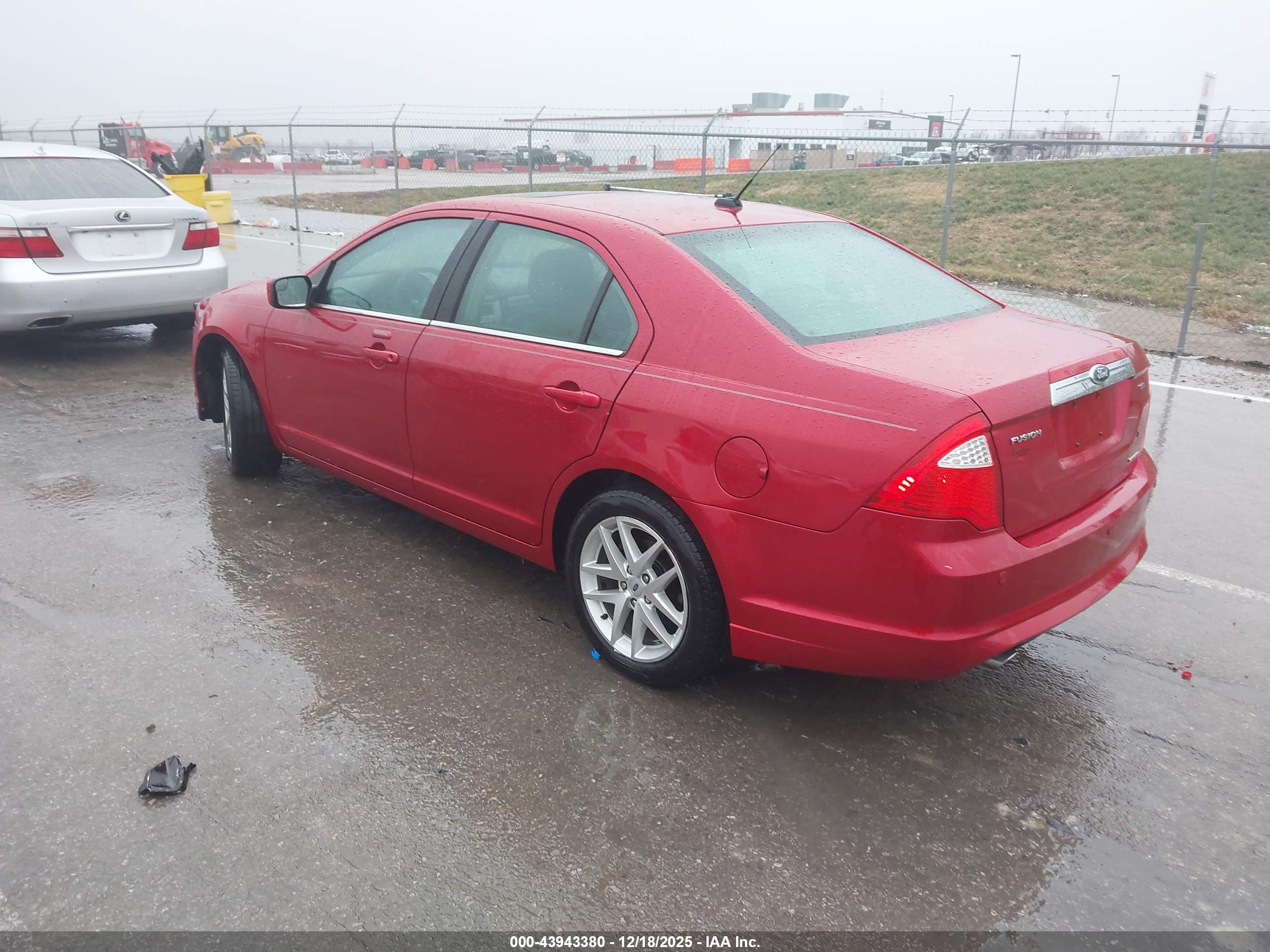 FORD FUSION image 3
