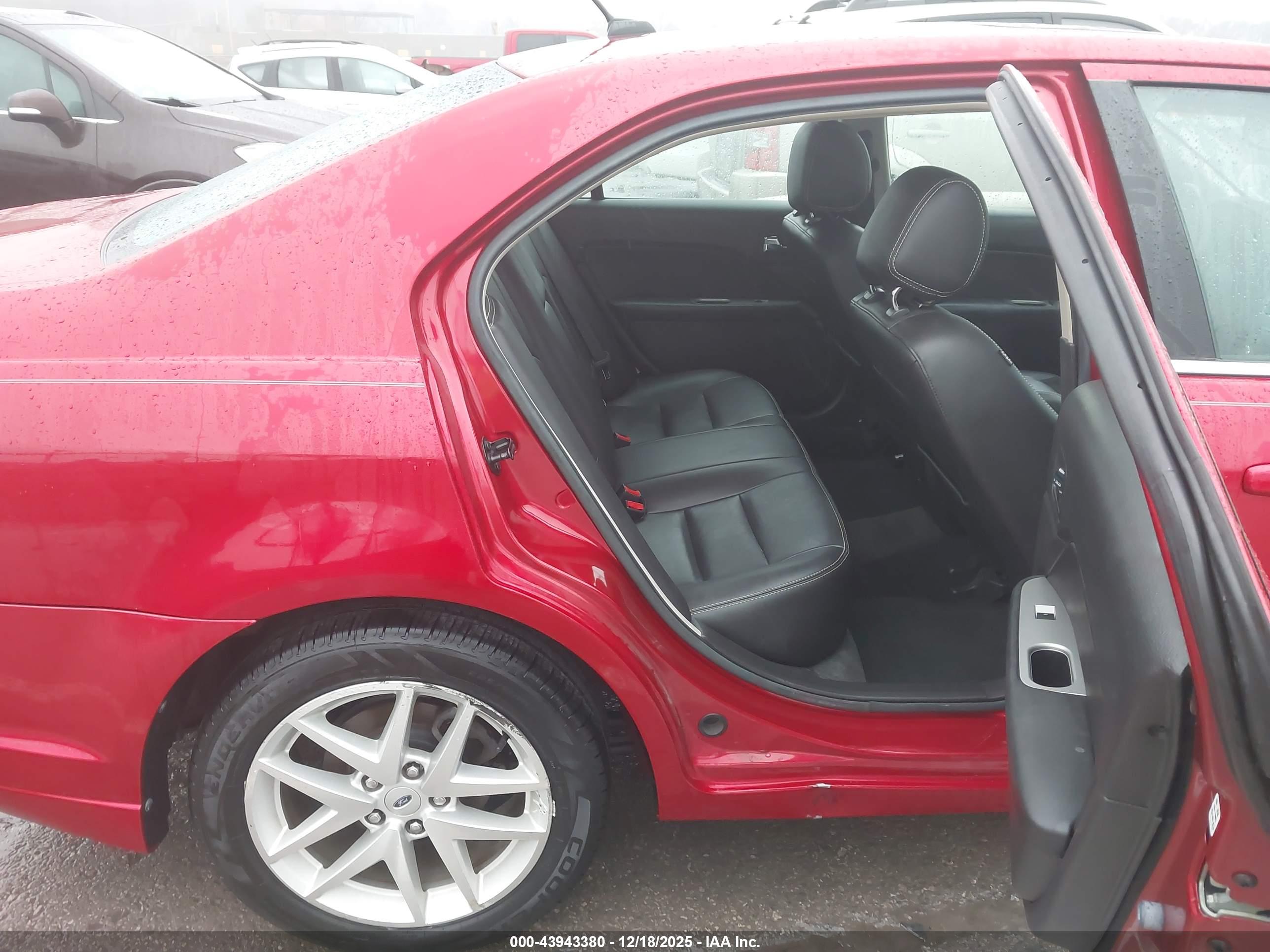 FORD FUSION image 8