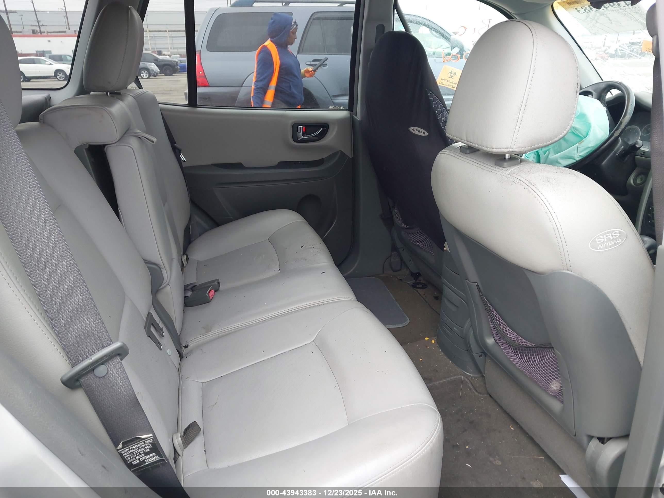 HYUNDAI SANTA image 8