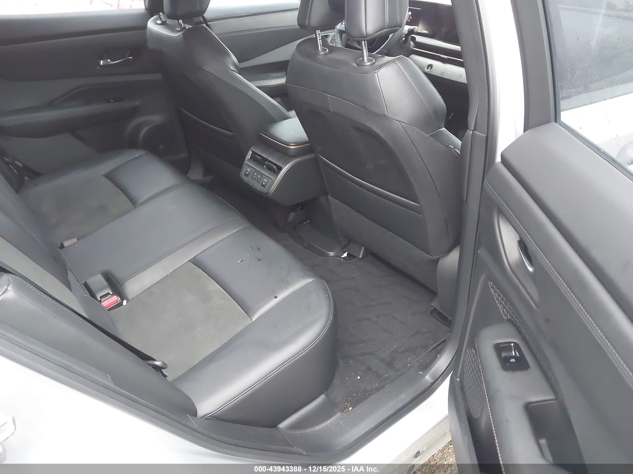 NISSAN ARIYA image 8