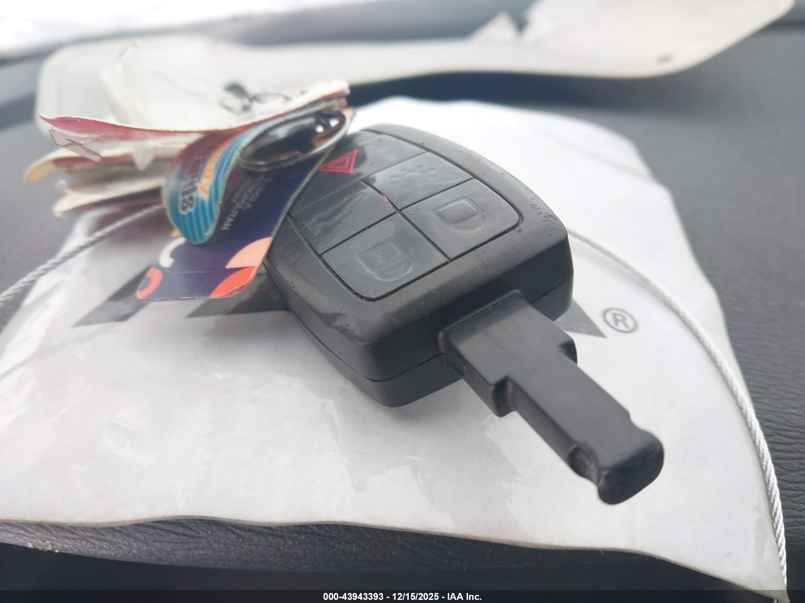 VOLVO C70 image 11
