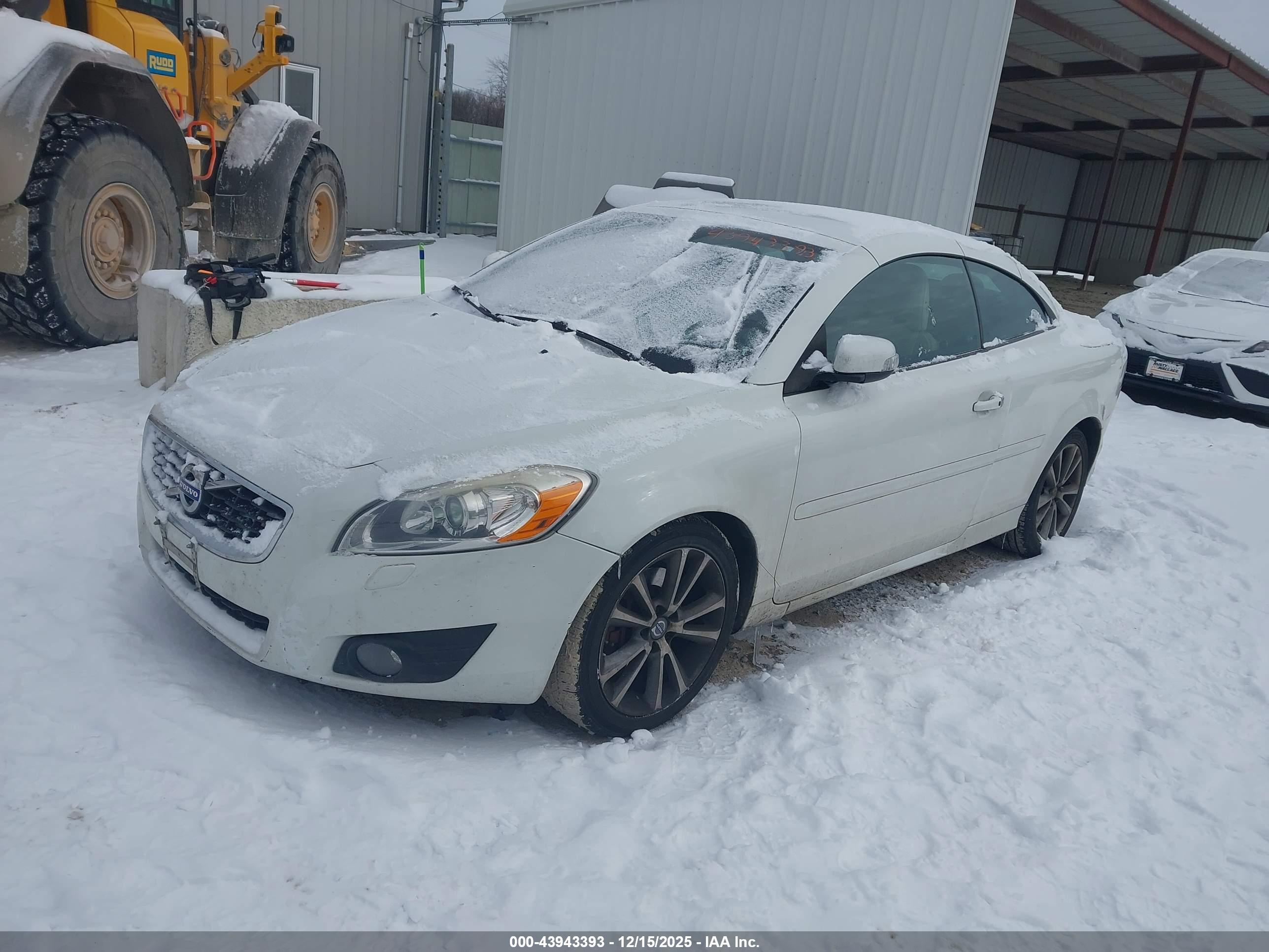 VOLVO C70 image 2