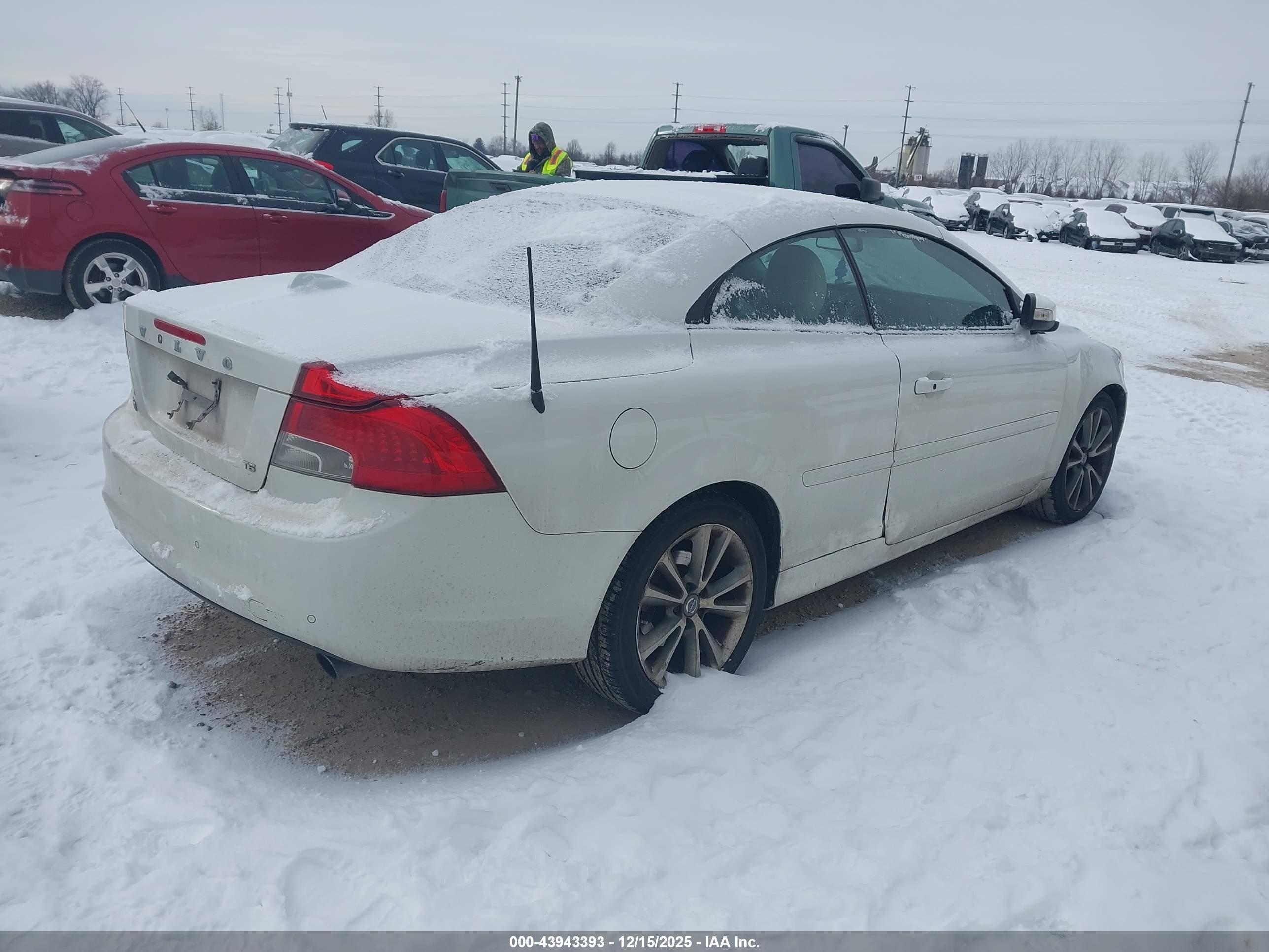 VOLVO C70 image 4