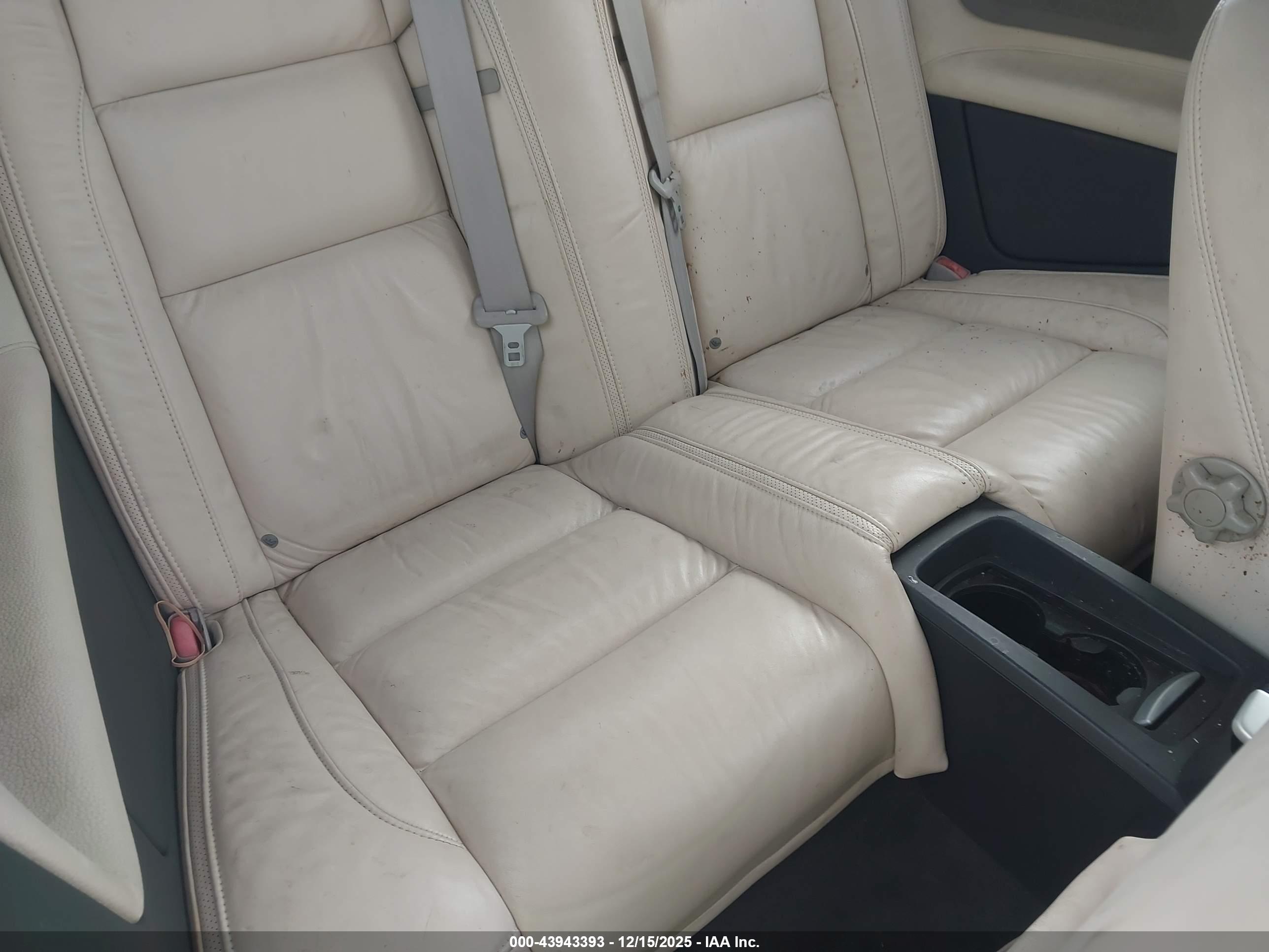 VOLVO C70 image 8
